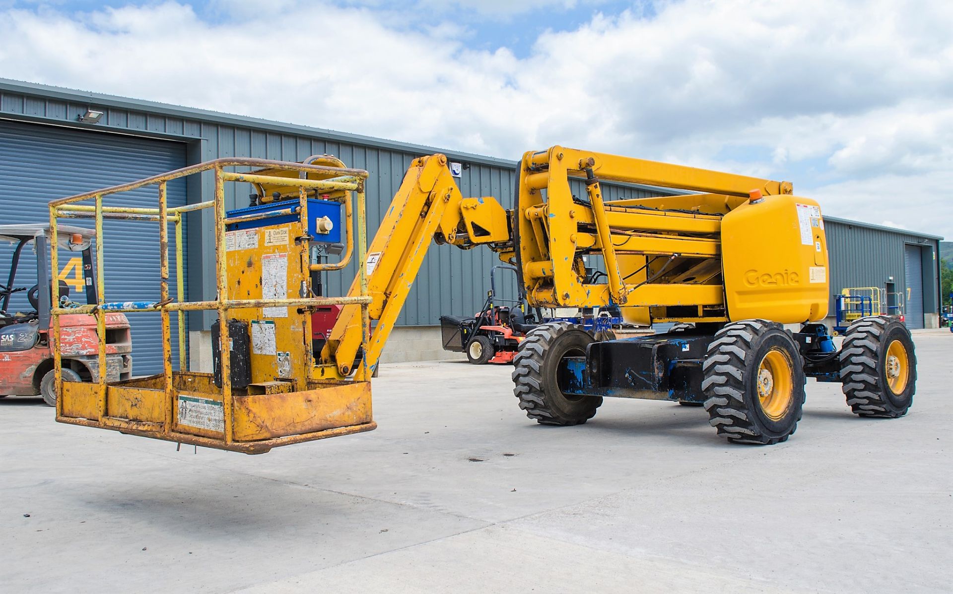 Genie Z45/25 diesel driven 45 ft boom lift access platform Year: 2001 S/N: 18365 Recorded Hours: