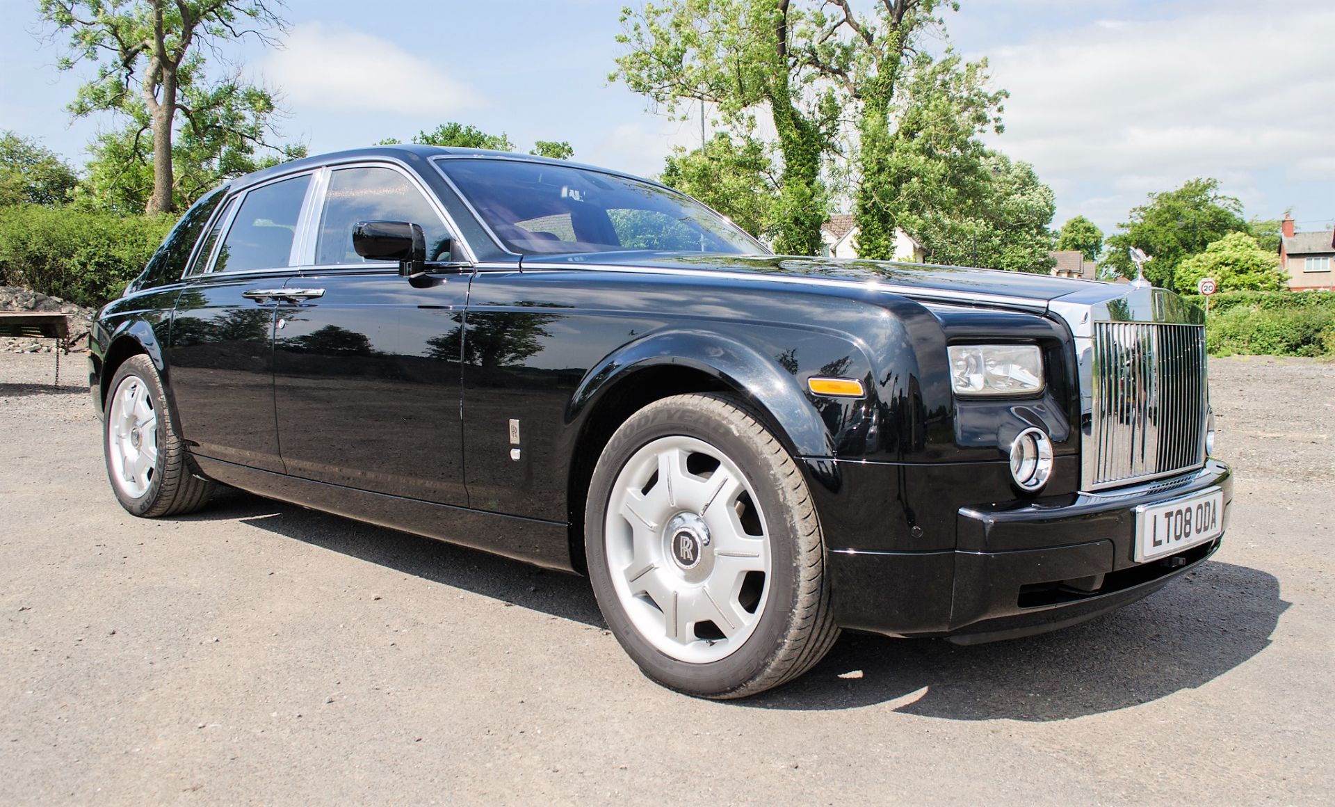 Rolls Royce Phantom VII 6.75 litre petrol 4 door saloon car  Reg No: LT 08 ODA Date of Registration: - Image 3 of 44