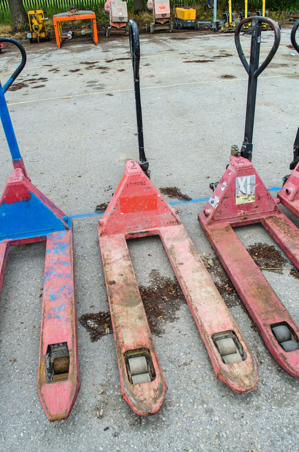 Hand hydraulic pallet truck