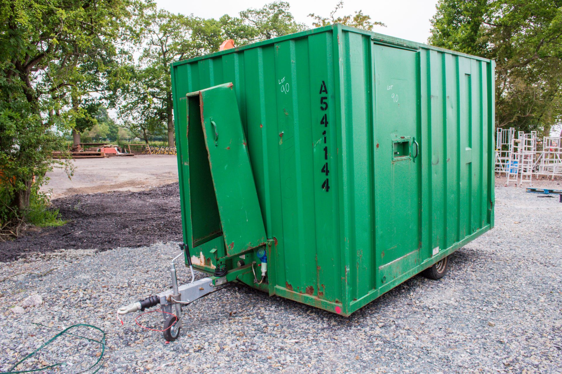 Groundhog 12ft x 8ft fast tow mobile welfare unit Comprising of: canteen area, toilet & generator - Image 3 of 11