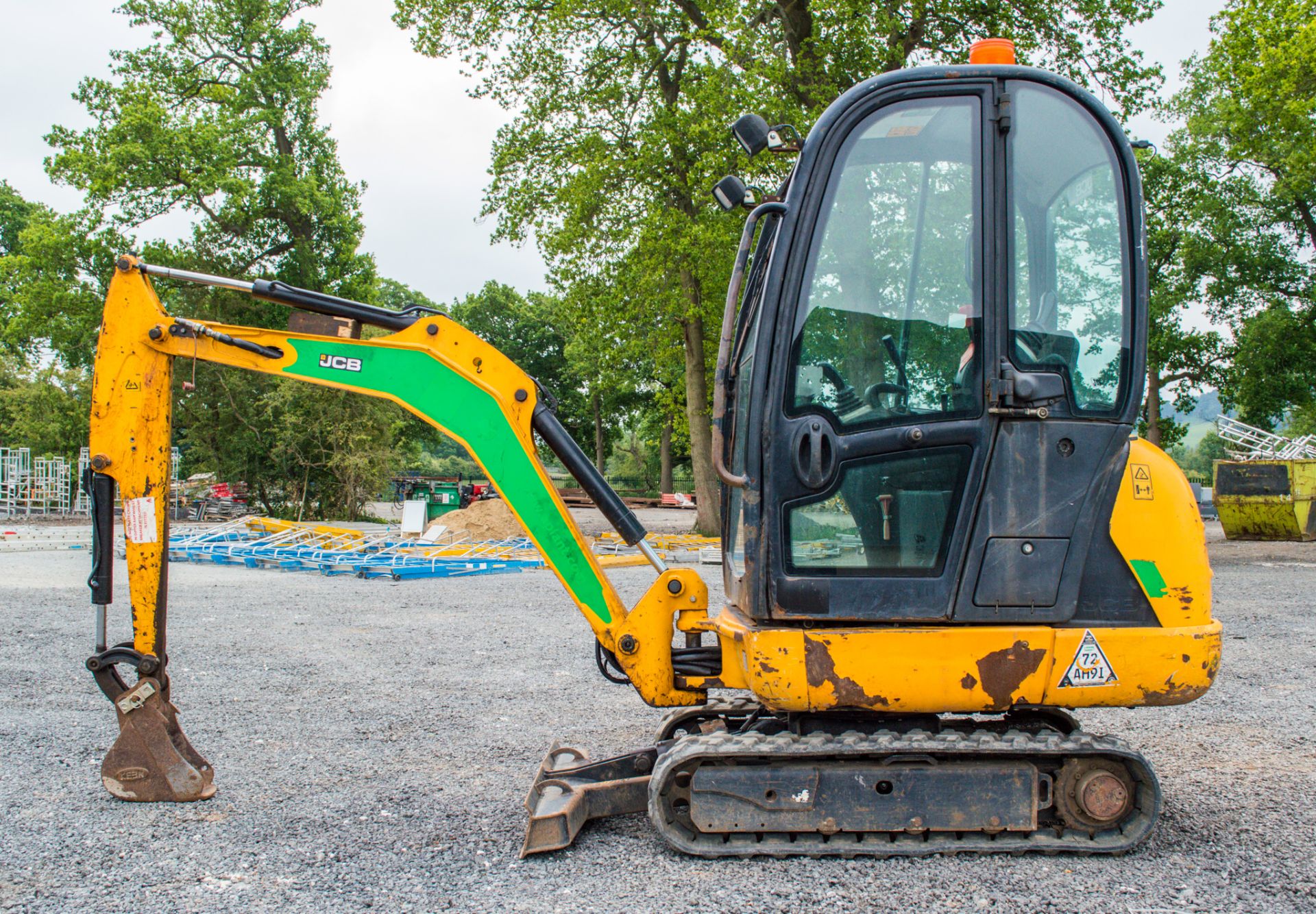JCB 8016 1.6 tonne rubber tracked mini excavator Year: 2013 S/N: 2071396 Recorded Hours: 2331 blade, - Image 8 of 16