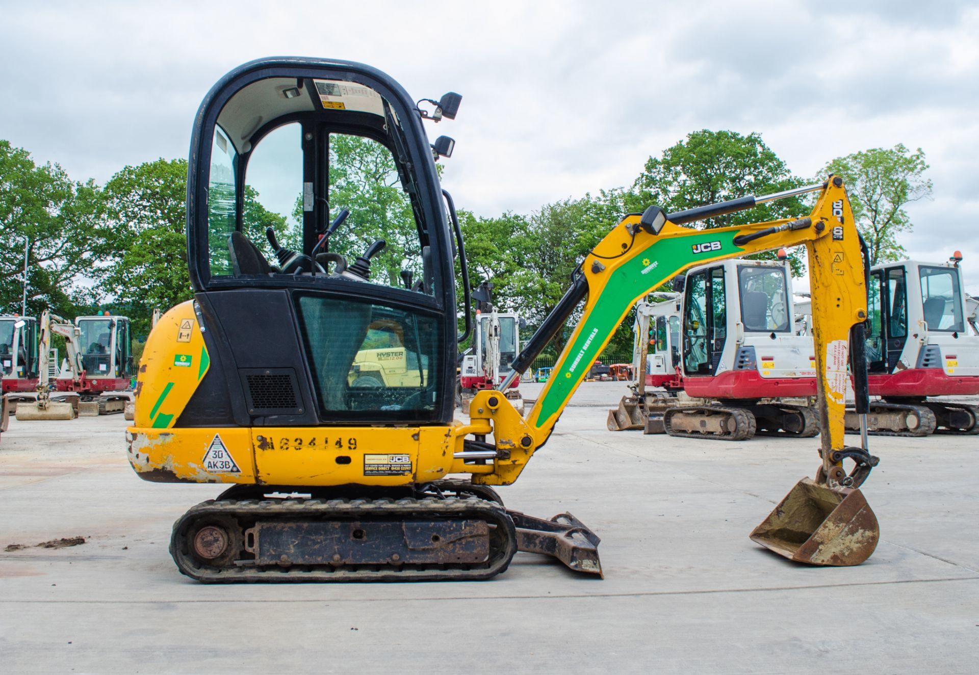 JCB 801.6 1.6 tonne rubber tracked mini excavator  Year: 2014 S/N: 2071644 Recorded Hours: 1969 - Image 8 of 19