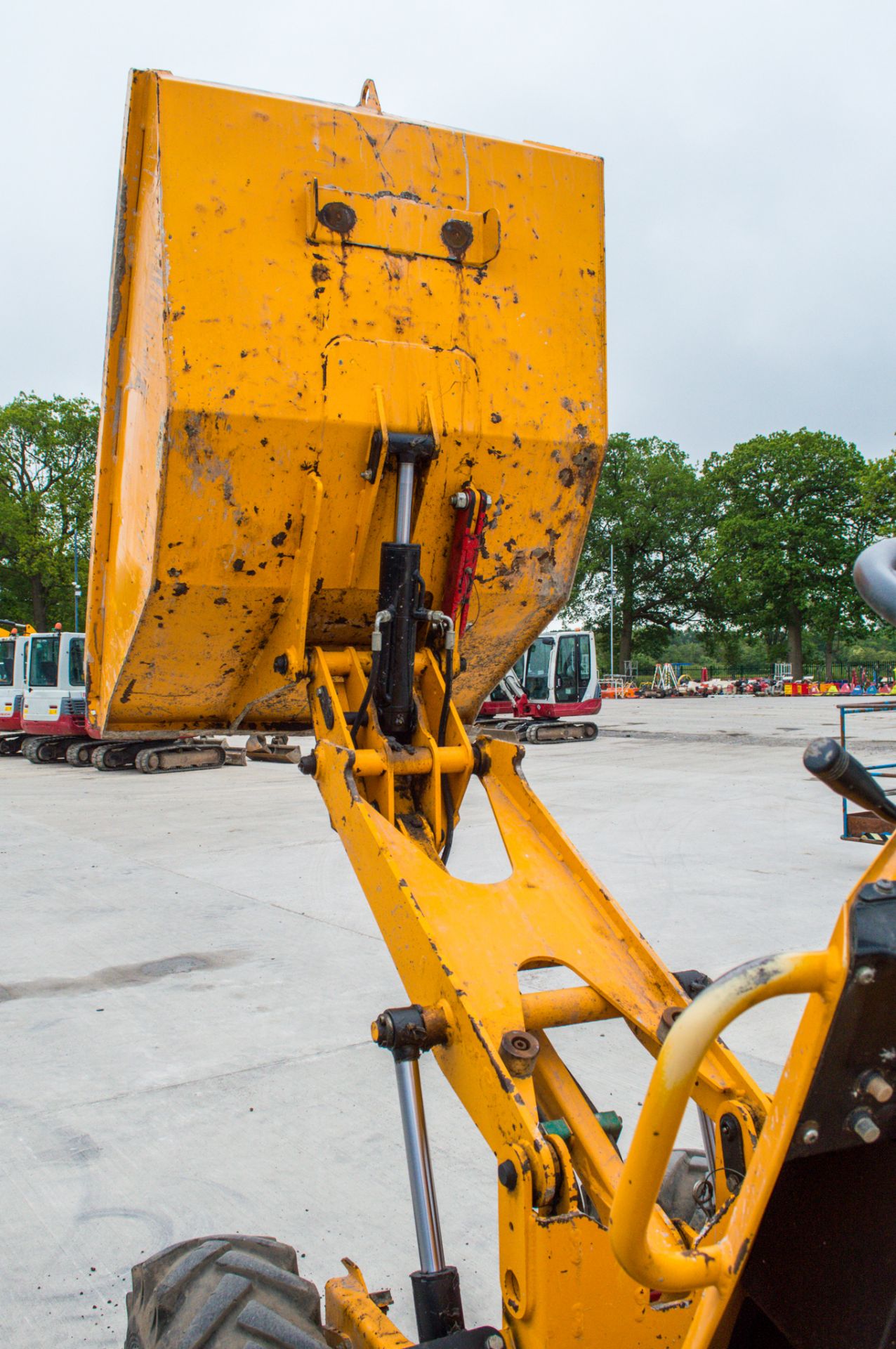 Thwaites 1 tonne hi - tip dumper  Year: 2016  S/N: 5598 Recorded Hours: 1330  DPR 113 - Image 12 of 14