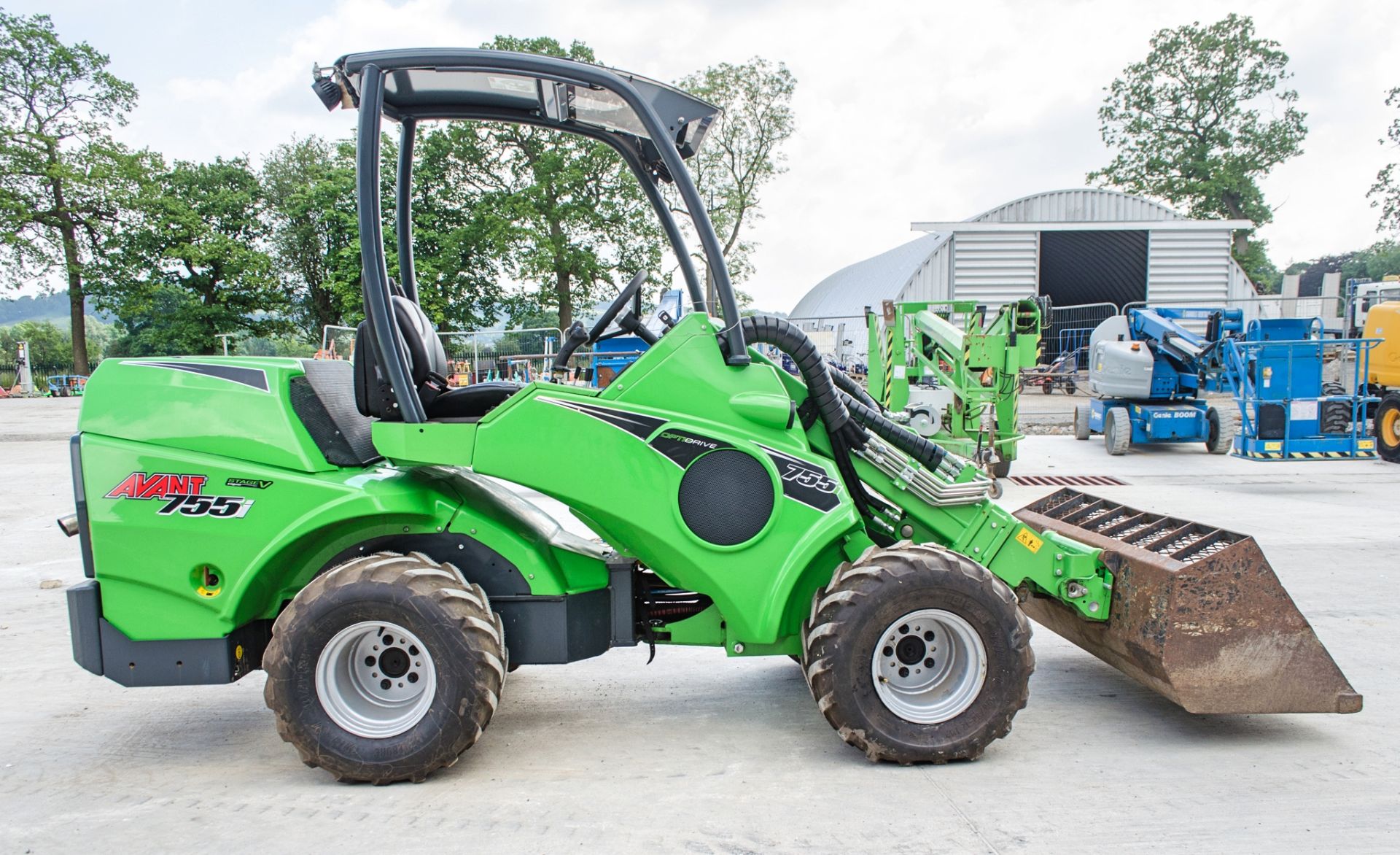 Avant 755i compact wheel loader Year: 2020 S/N: 100462 Recorded Hours: 174 - Image 8 of 19