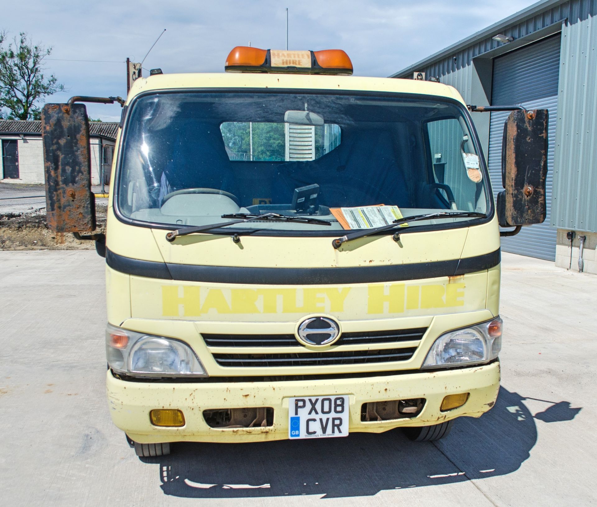 Hino 7.5 tonne beaver tail plant lorry Registration Number: PX08 CVR Date of Registration: 14.07. - Image 5 of 22