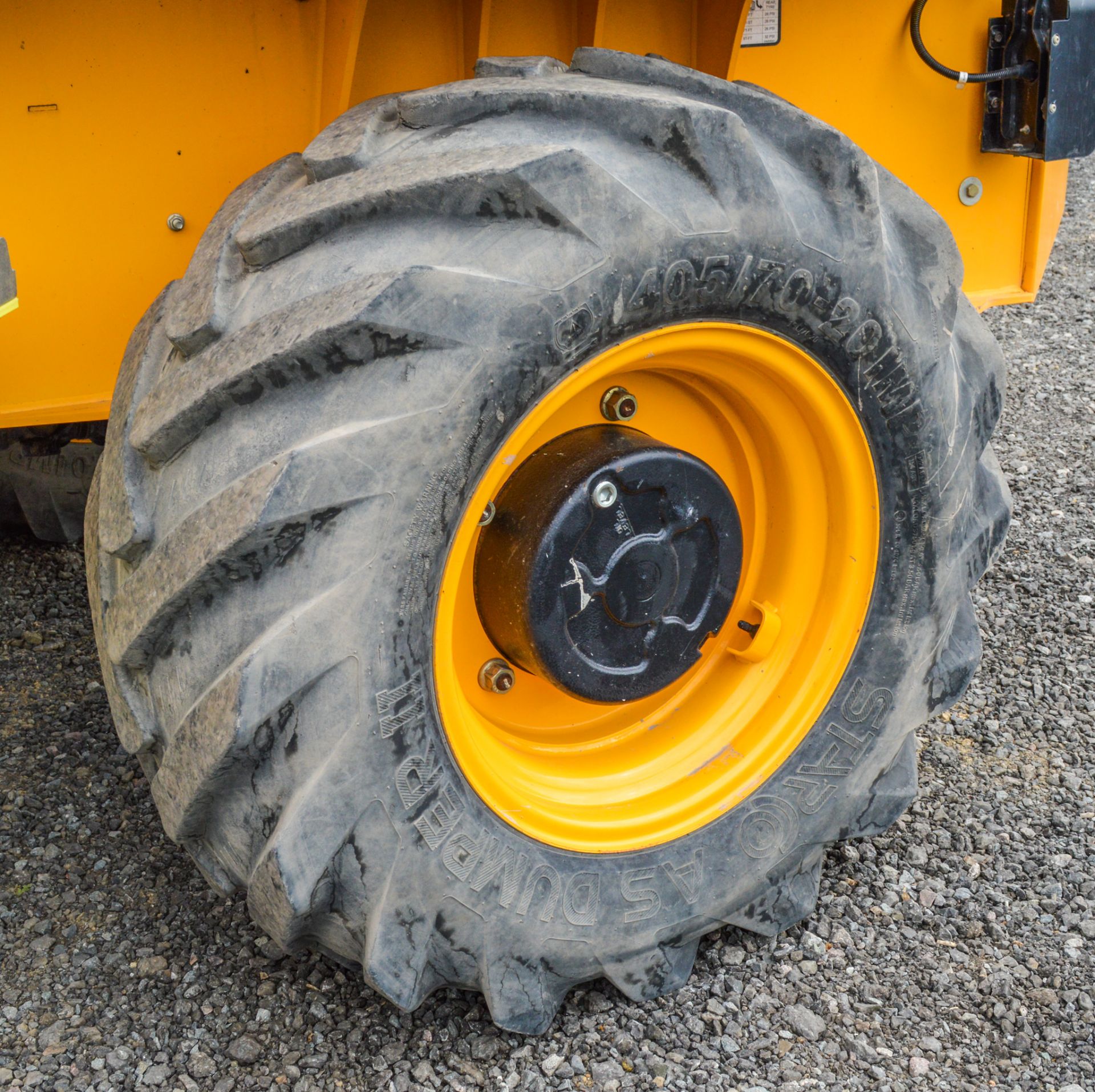 JCB 6 T-1 6 tonne swivel skip dumper Year: 2019 S/N: 2915349 Recorded Hours: 431 c/w: front facing - Image 9 of 19