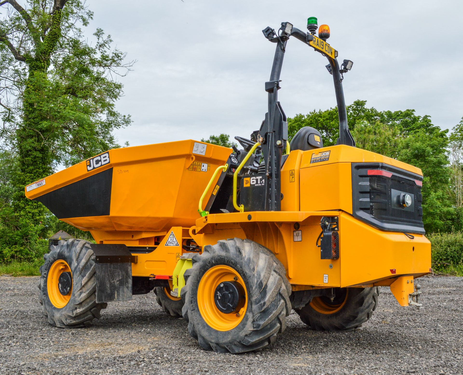 JCB 6 T-1 6 tonne swivel skip dumper Year: 2019 S/N: 2915349 Recorded Hours: 431 c/w: front facing - Image 4 of 19