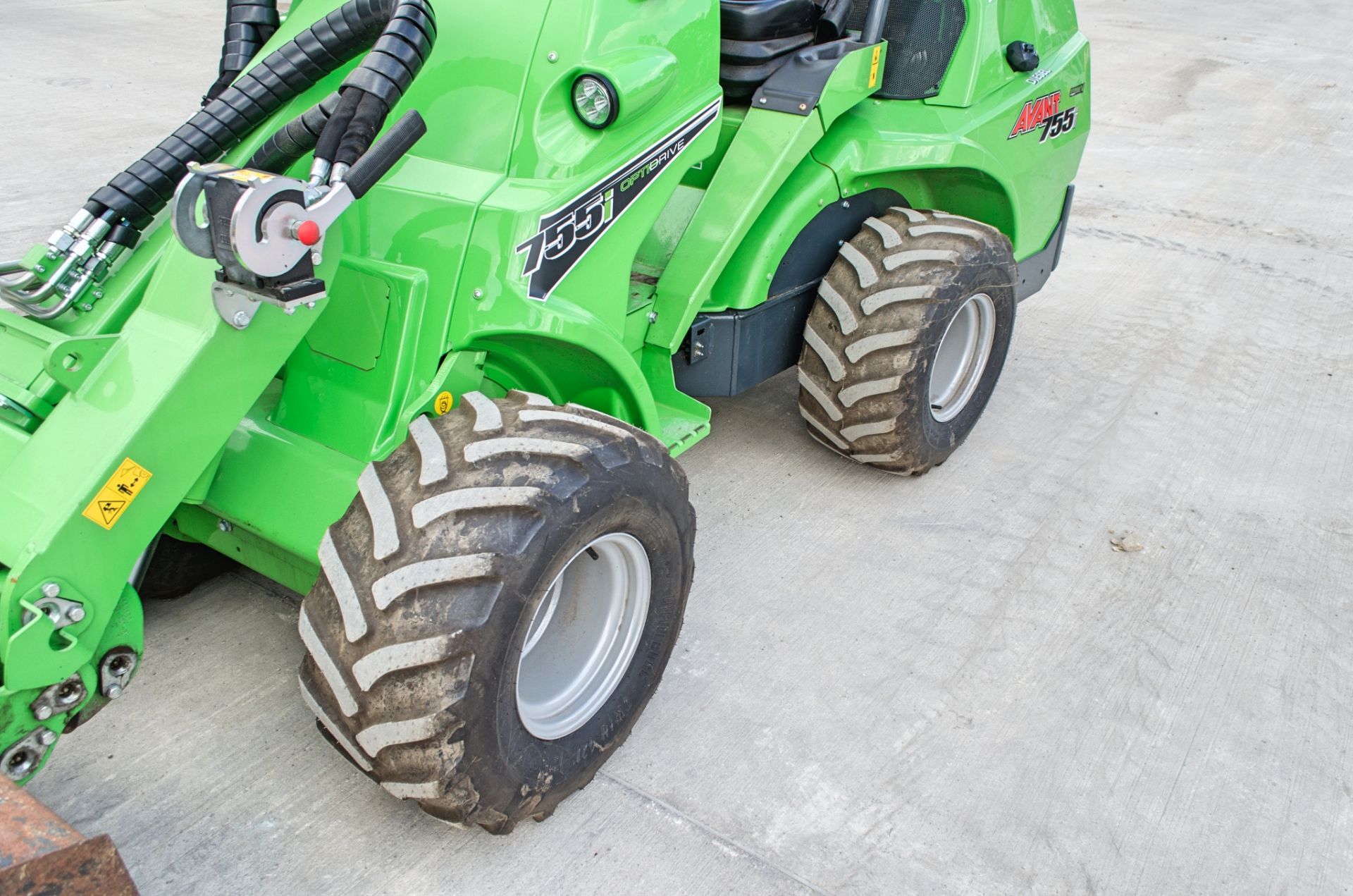 Avant 755i compact wheel loader Year: 2020 S/N: 100462 Recorded Hours: 174 - Image 12 of 19