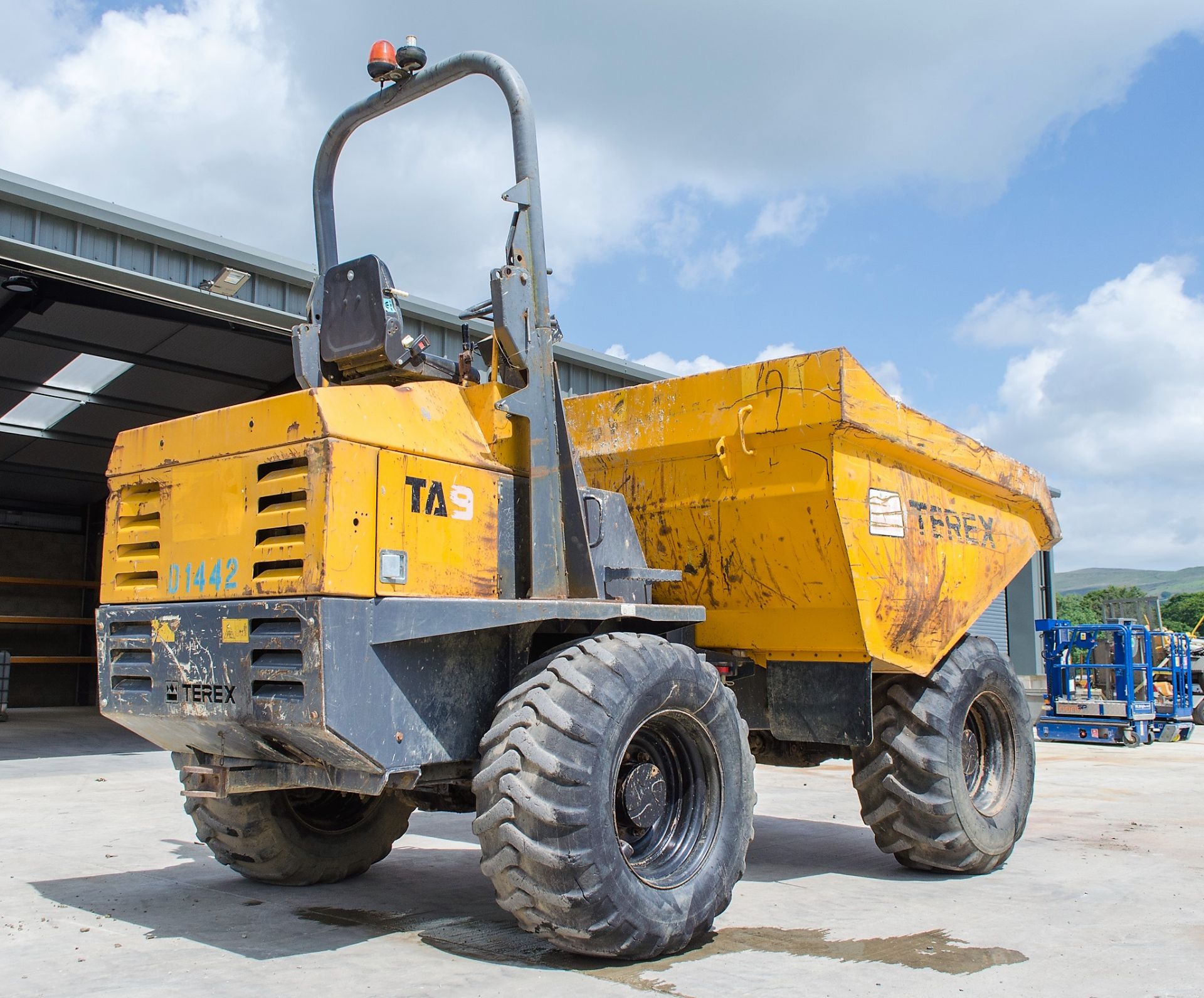 Terex TA9 9 tonne straight skip dumper Year: 2011 S/N: EB6MV2593 Recorded Hours: 3342 D1442 - Image 3 of 22