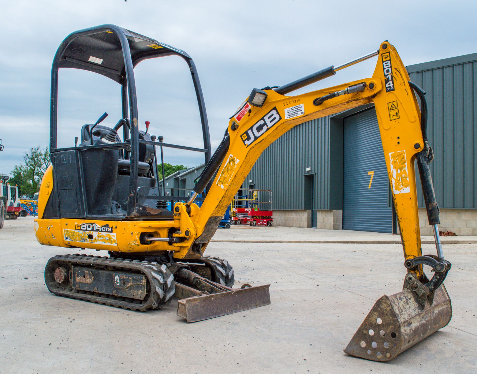 JCB 8014 CTS 1.5 tonne rubber tracked mini excavator Year: 2014 S/N: 2070487 Recorded Hours: 1796 - Image 2 of 17