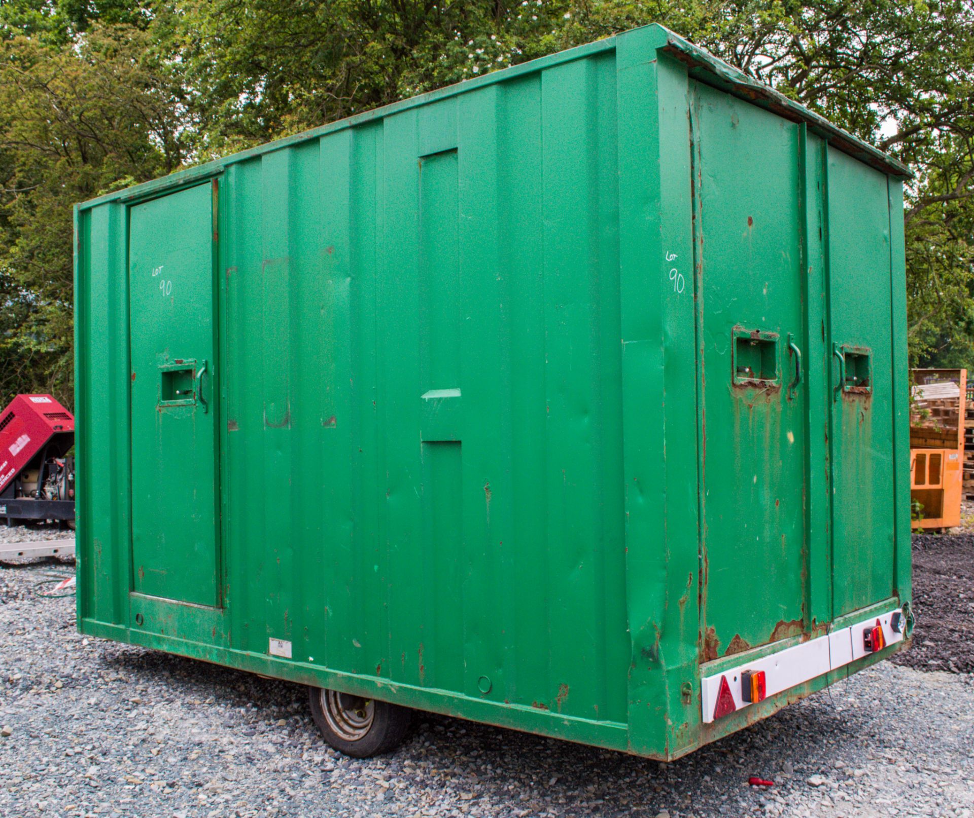 Groundhog 12ft x 8ft fast tow mobile welfare unit Comprising of: canteen area, toilet & generator - Image 2 of 11