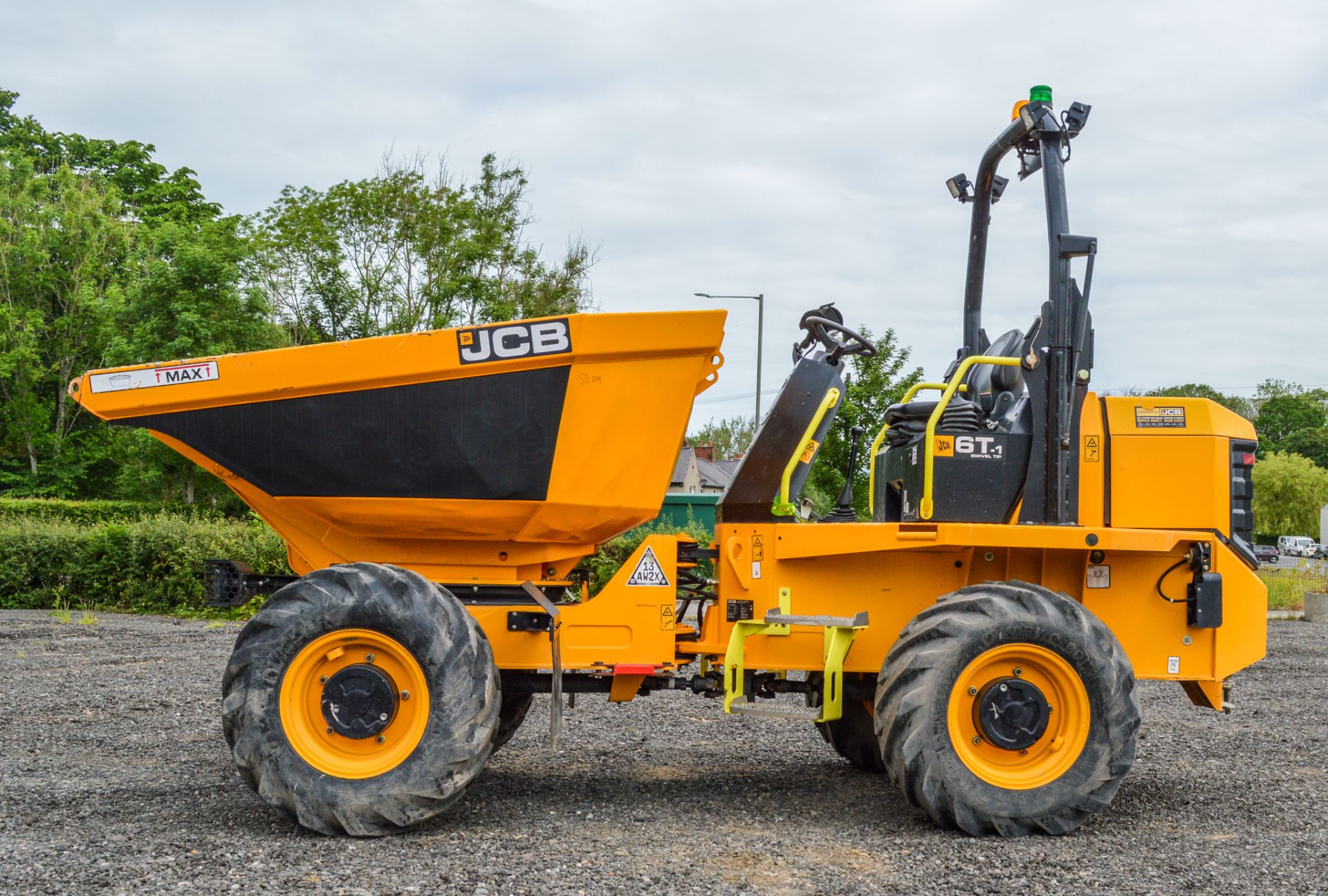 JCB 6 T-1 6 tonne swivel skip dumper Year: 2019 S/N: 2915349 Recorded Hours: 431 c/w: front facing - Image 8 of 19