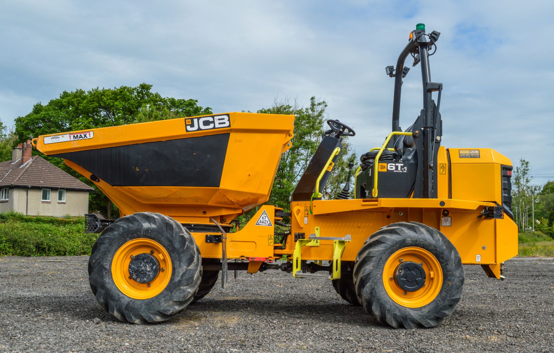 JCB 6 T-1 6 tonne swivel skip dumper Year: 2019 S/N: 2915367 Recorded Hours: 450 c/w: front facing - Image 8 of 17