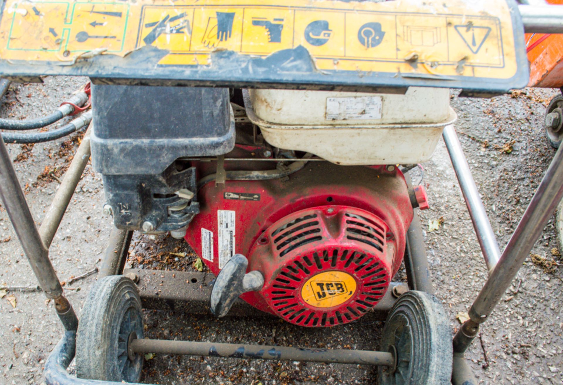 JCB Beaver petrol driven hydraulic power pack **In disreapir** - Image 2 of 2