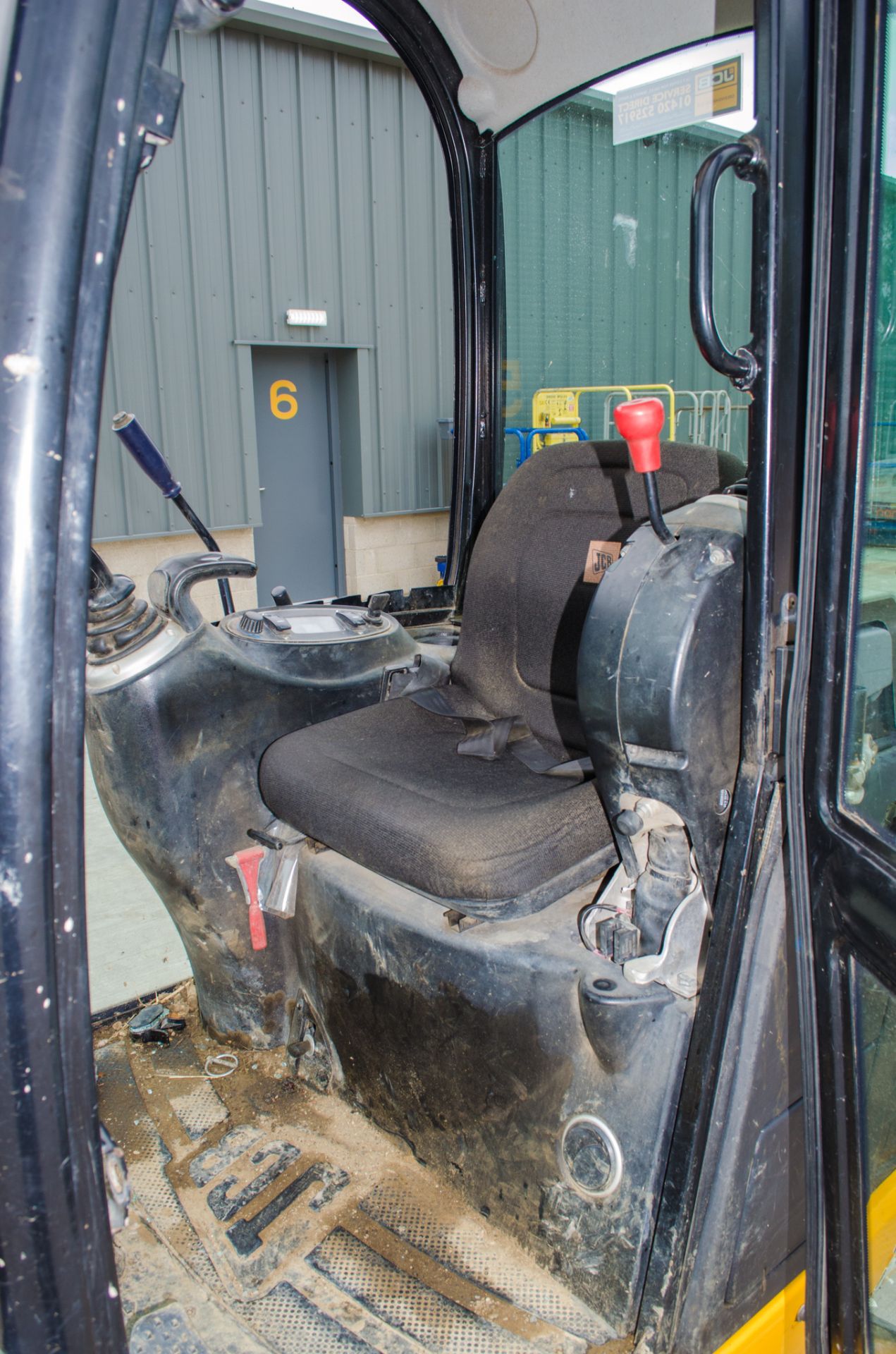 JCB 801.6 1.6 tonne rubber tracked mini excavator  Year: 2014 S/N: 2071644 Recorded Hours: 1969 - Image 16 of 19