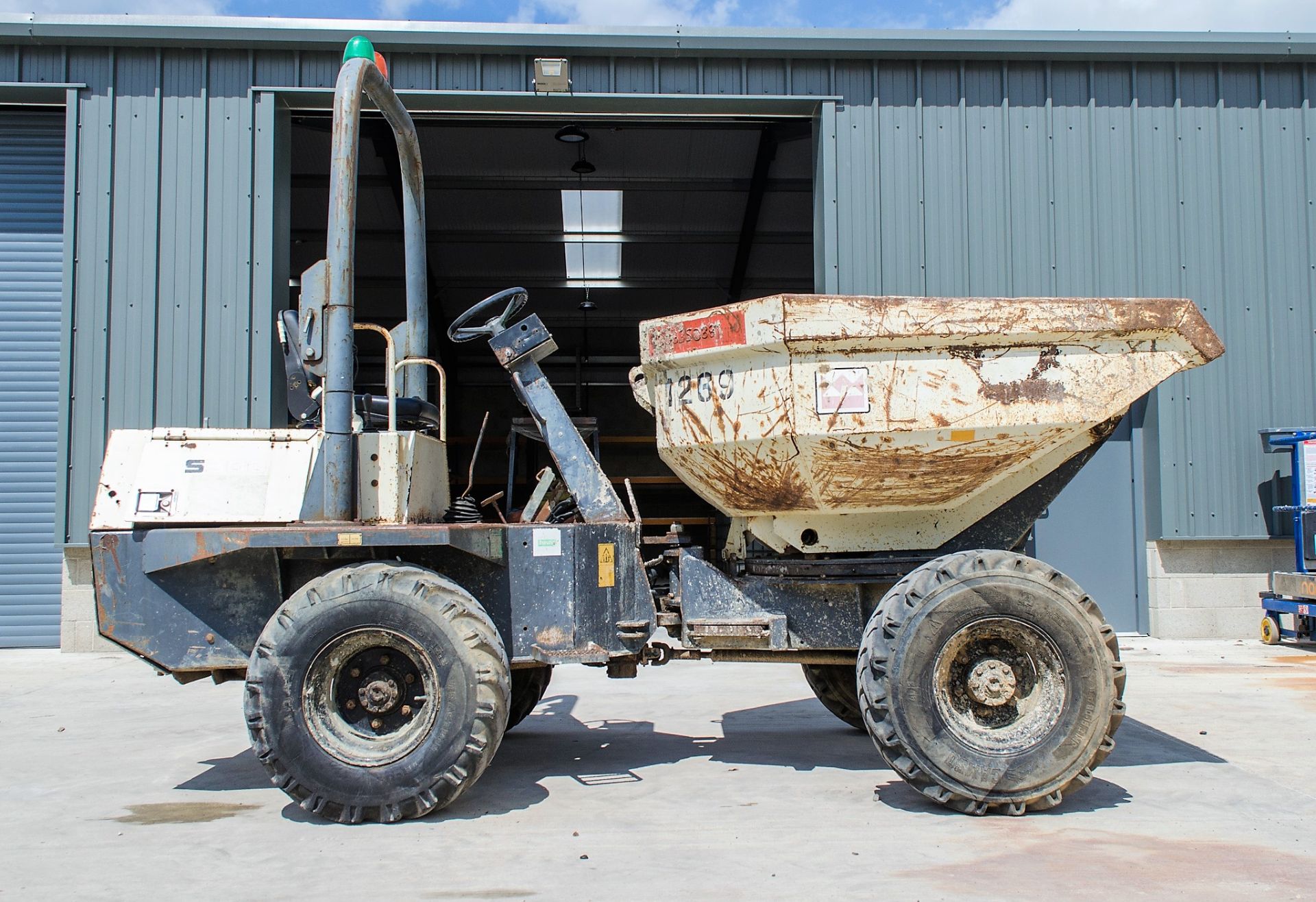 Benford Terex 3 tonne swivel skip dumper Year: 2006 S/N: E608FS371 Recorded Hours: 23 (Clock - Image 8 of 21