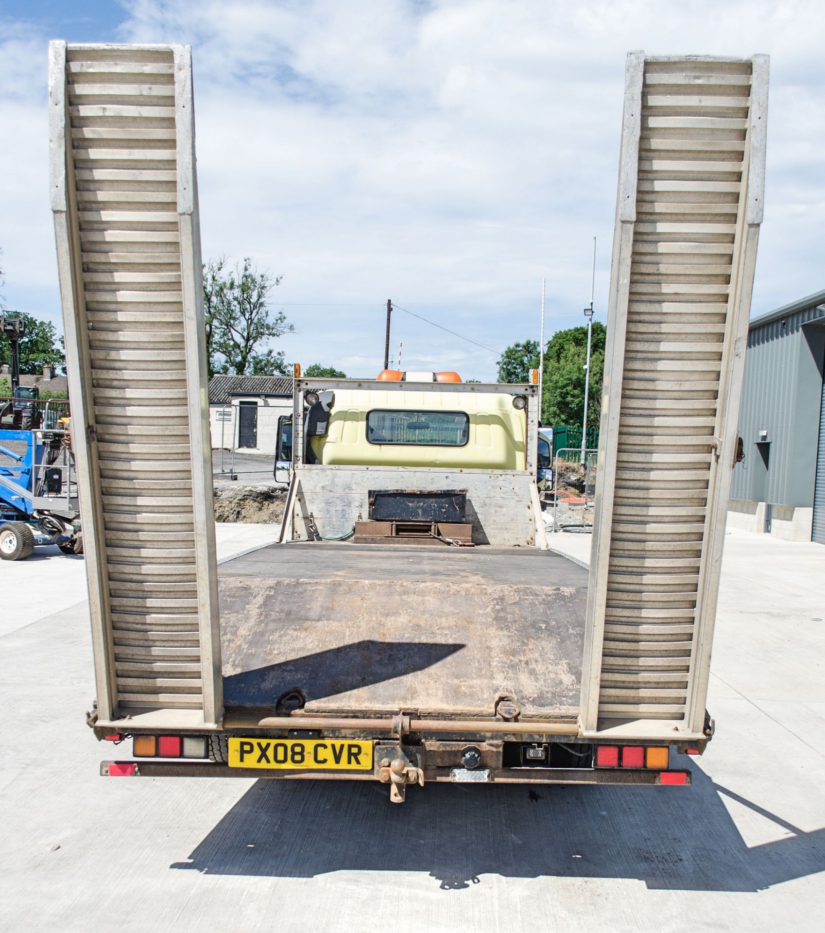 Hino 7.5 tonne beaver tail plant lorry Registration Number: PX08 CVR Date of Registration: 14.07. - Image 6 of 22