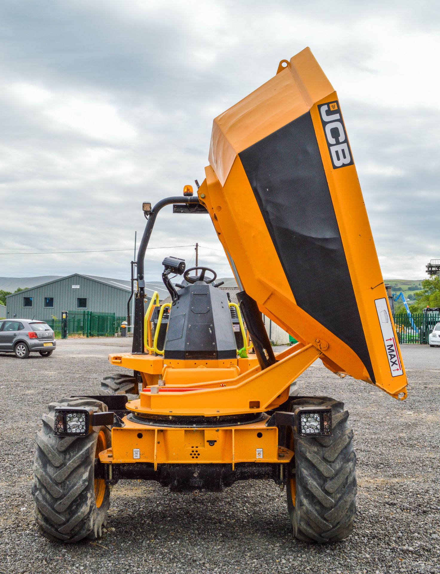 JCB 6 T-1 6 tonne swivel skip dumper Year: 2019 S/N: 2915349 Recorded Hours: 431 c/w: front facing - Image 14 of 19