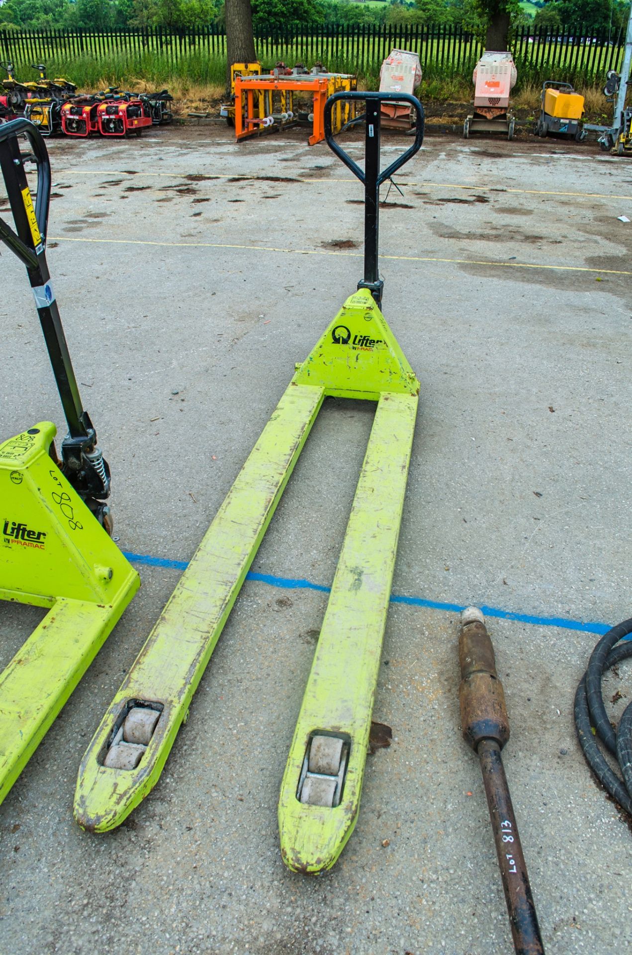 Pramac long reach hand hydraulic pallet truck