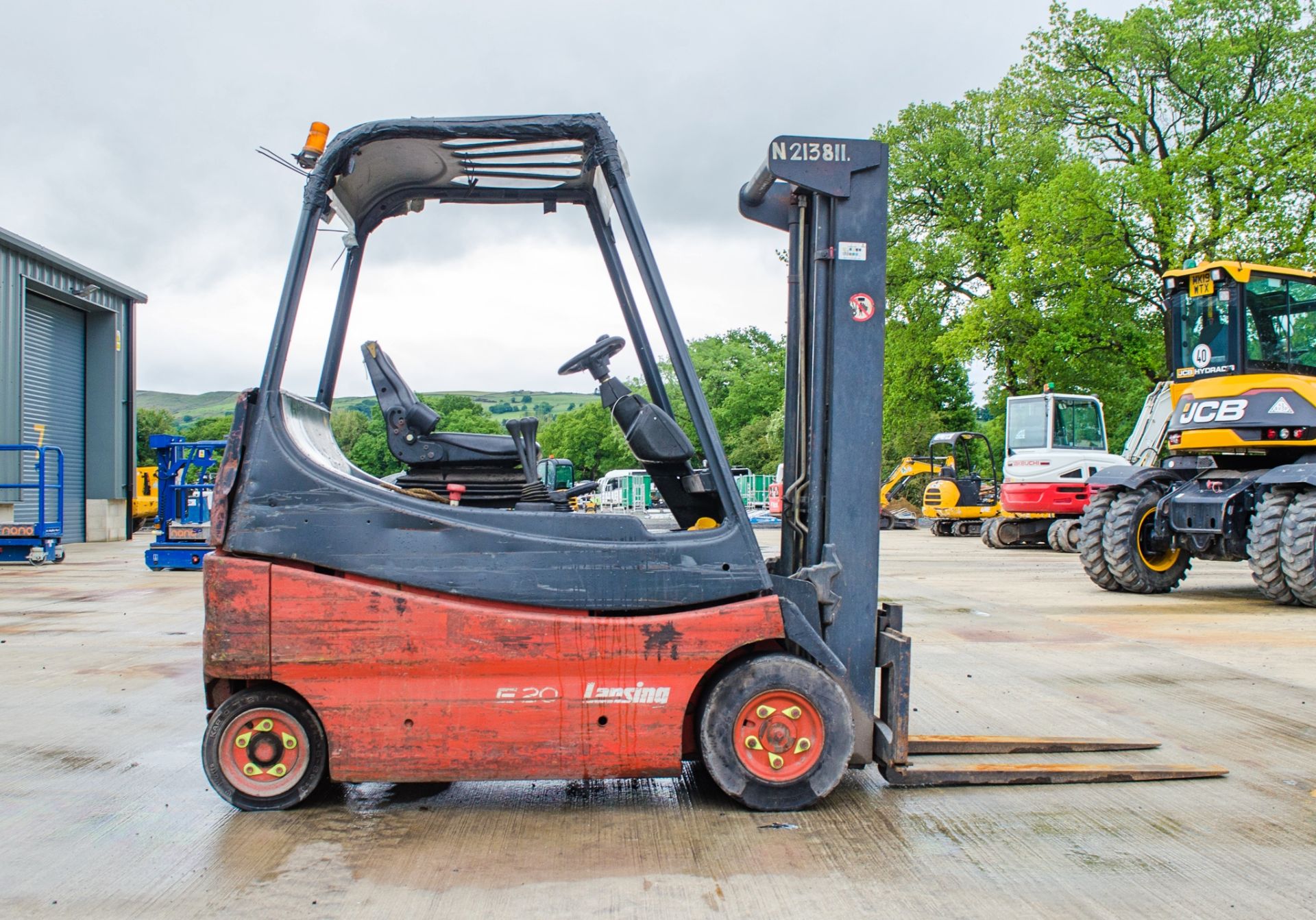 Lansing Linde E20 2 tonne battery electric fork lift truck Year: 1995 S/N: 1011720 Recorded Hours: - Image 8 of 14
