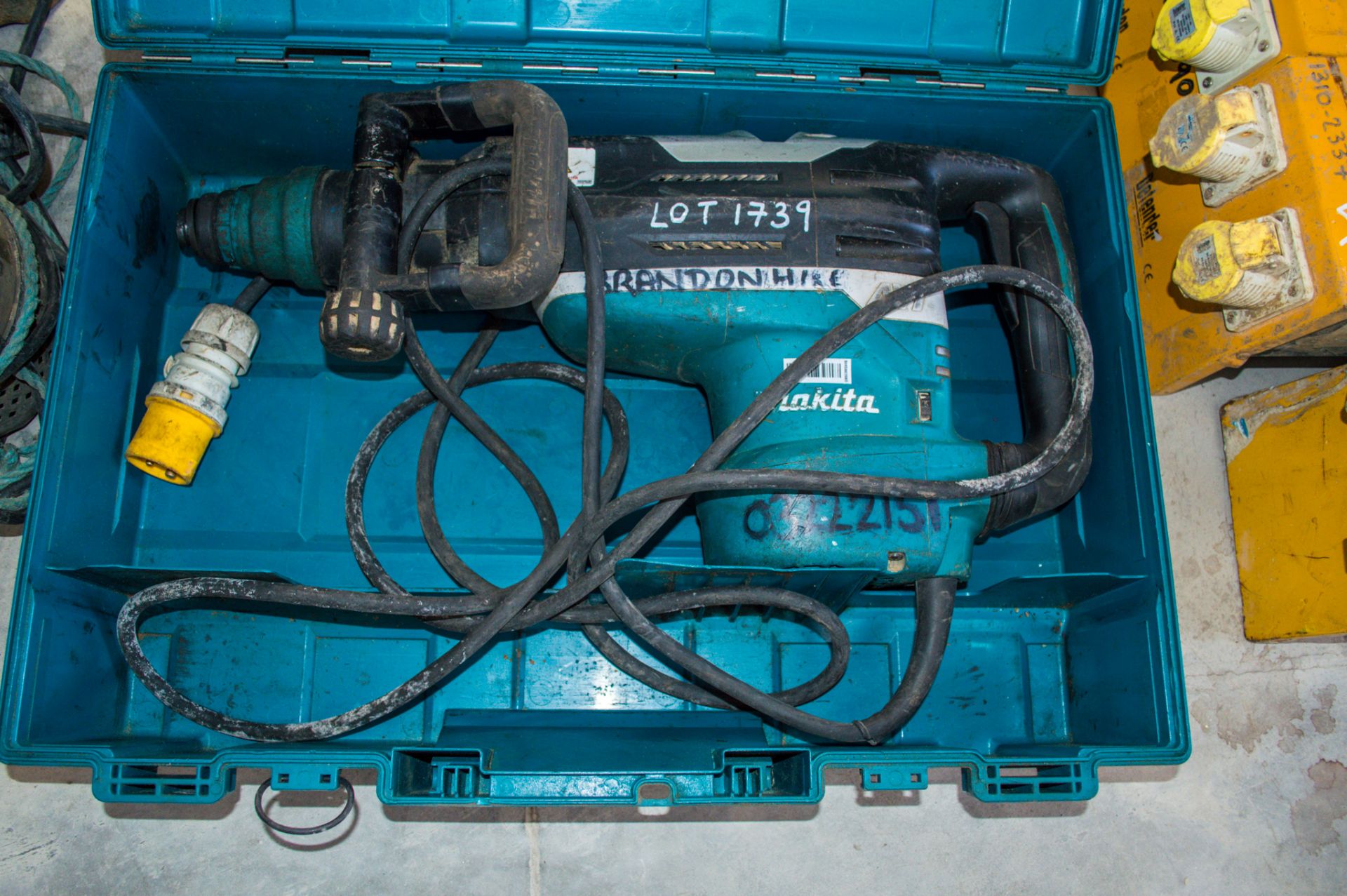 Makita HR5212C 110v SDS rotary hammer drill c/w carry case 03222151 ** Chuck cover missing **