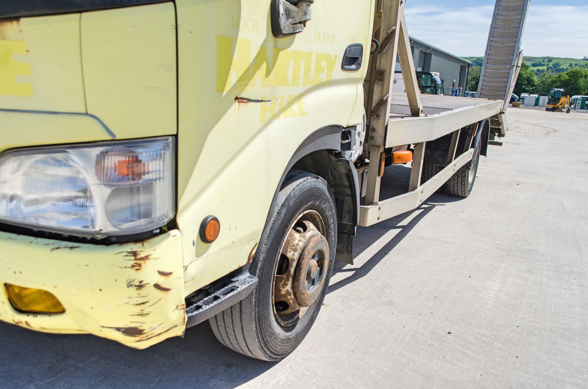 Hino 7.5 tonne beaver tail plant lorry Registration Number: PX08 CVR Date of Registration: 14.07. - Image 9 of 22