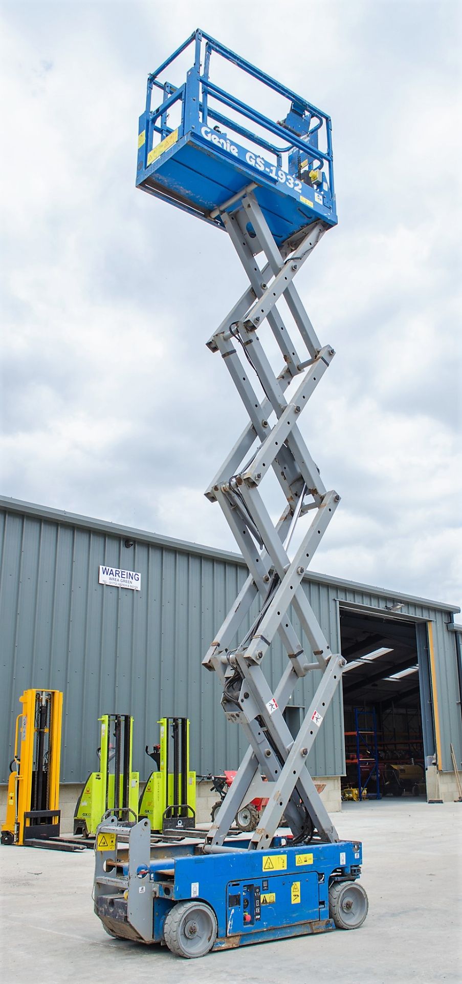 Genie GS 1932 battery electric scissor lift Year: 2007 Recorded Hours: 352 08830038 - Image 5 of 9