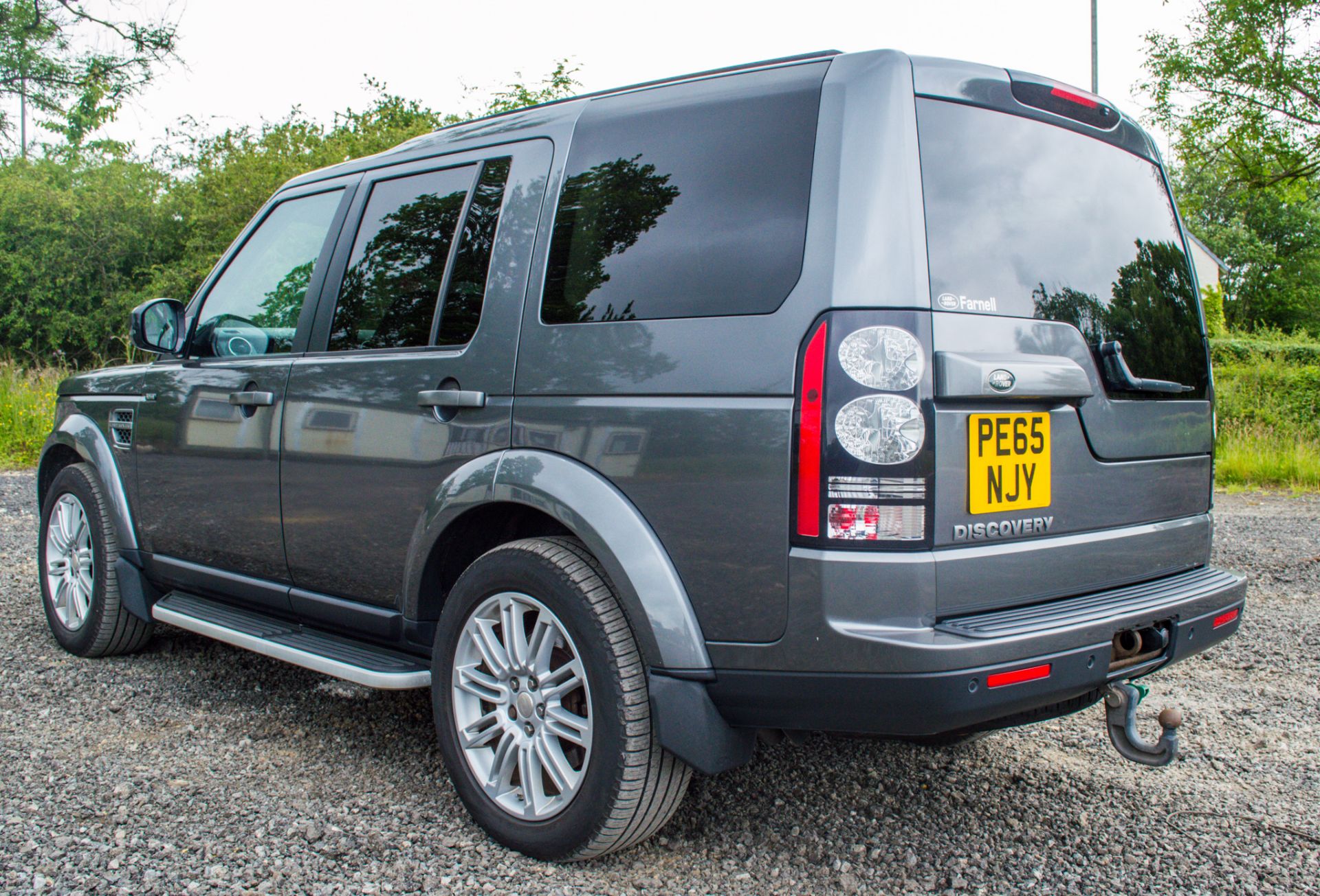 Land Rover Discovery 4 SE 3.0 TDV6 Commercial 4 wheel drive utility vehicle  Reg No: PE 65 NJY  Date - Image 4 of 23