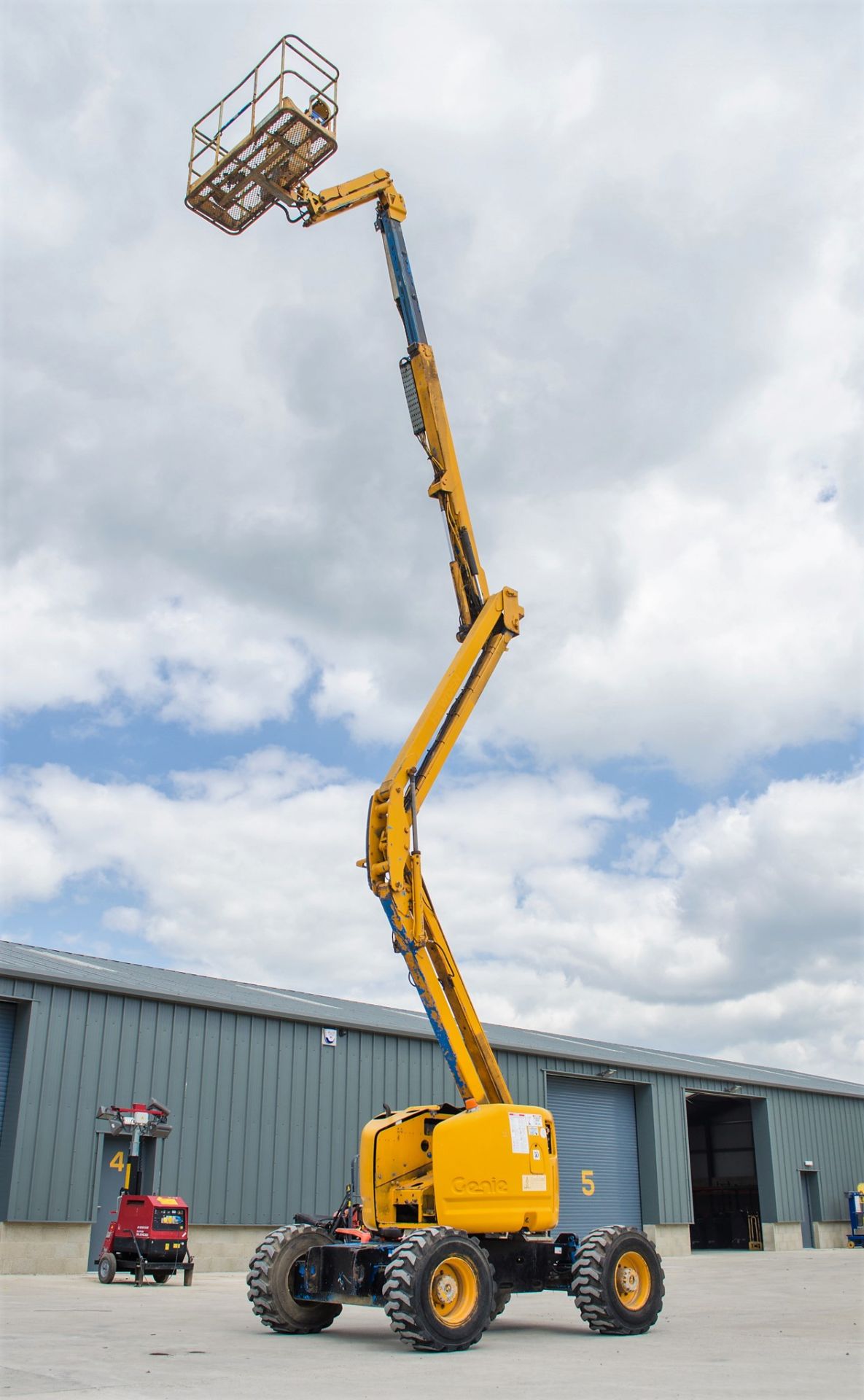 Genie Z45/25 diesel driven 45 ft boom lift access platform Year: 2001 S/N: 18365 Recorded Hours: - Image 9 of 19