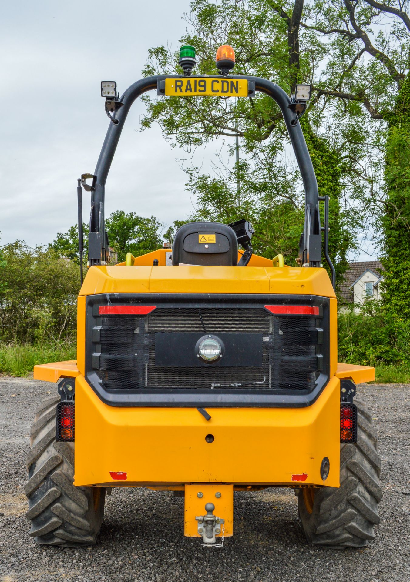 JCB 6 T-1 6 tonne swivel skip dumper Year: 2019 S/N: 2915349 Recorded Hours: 431 c/w: front facing - Image 6 of 19