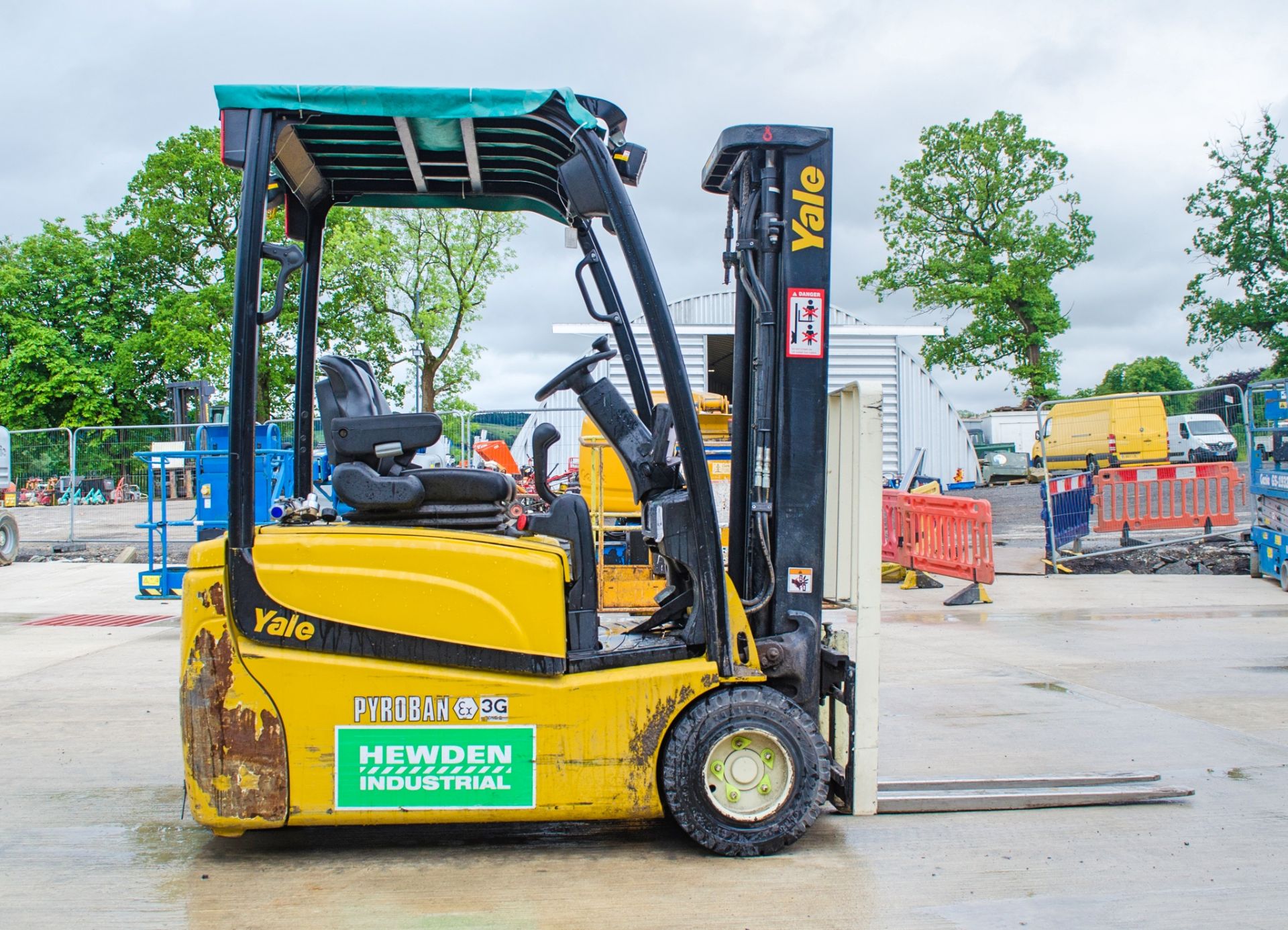 Yale ERP 18VT battery electric fork lift truck Year: 2013 S/N: 5445L Recorded Hours: c/w charger & - Image 8 of 16