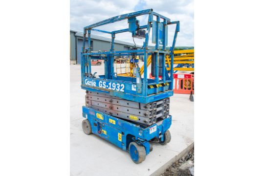 Genie GS 1932 battery electric scissor lift Year: 2008 Recorded Hours: 272 08830050 - Image 2 of 6