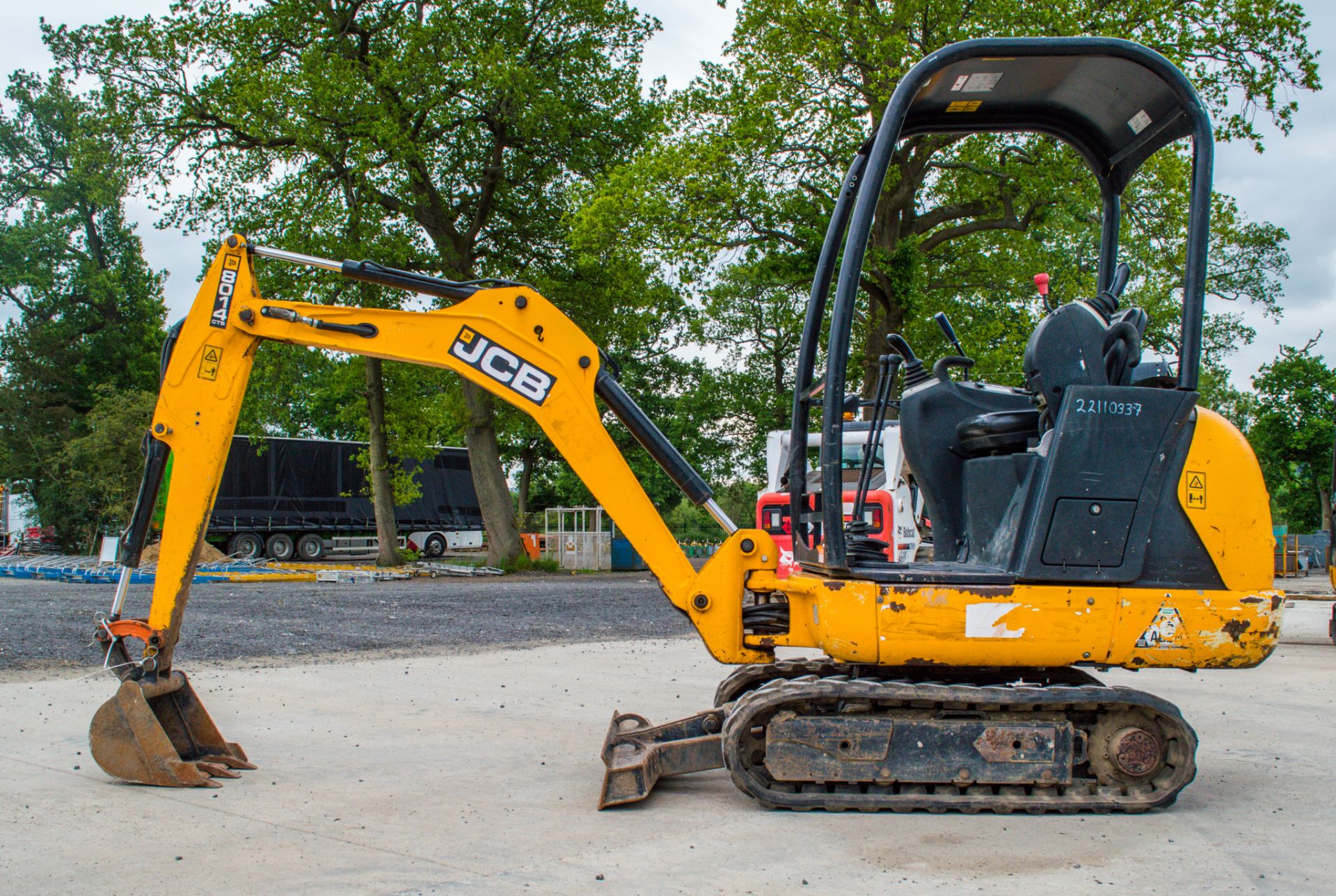 JCB 8014 CTS 1.5 tonne rubber tracked mini excavator Year: 2015 S/N: 2070521 Recorded Hours: 1454 - Image 8 of 17
