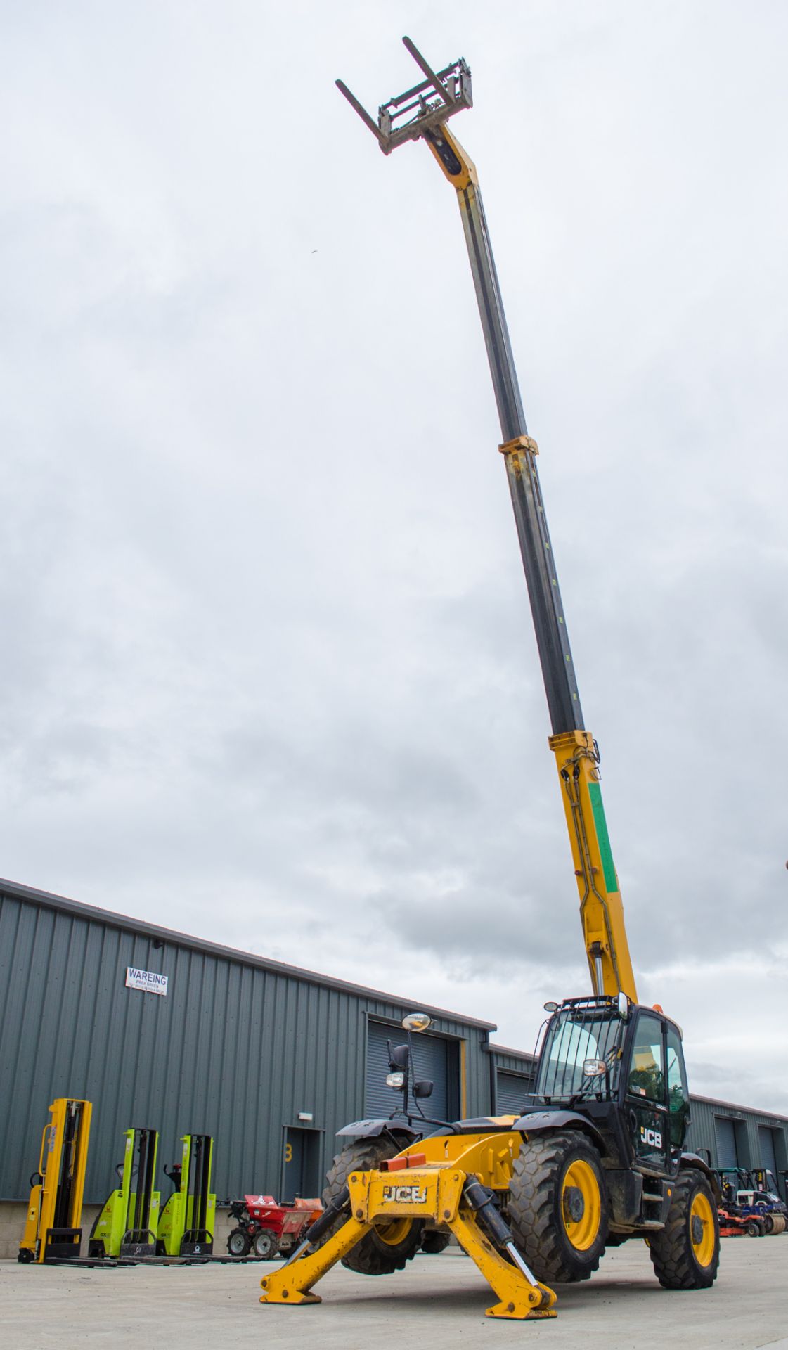 JCB 535 - 140 14 metre telescopic handler  Year: 2014 S/N: 2340370  Recorded Hours: 5134 c/w air con - Image 9 of 21