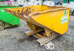 Fork lift tipping skip A758371