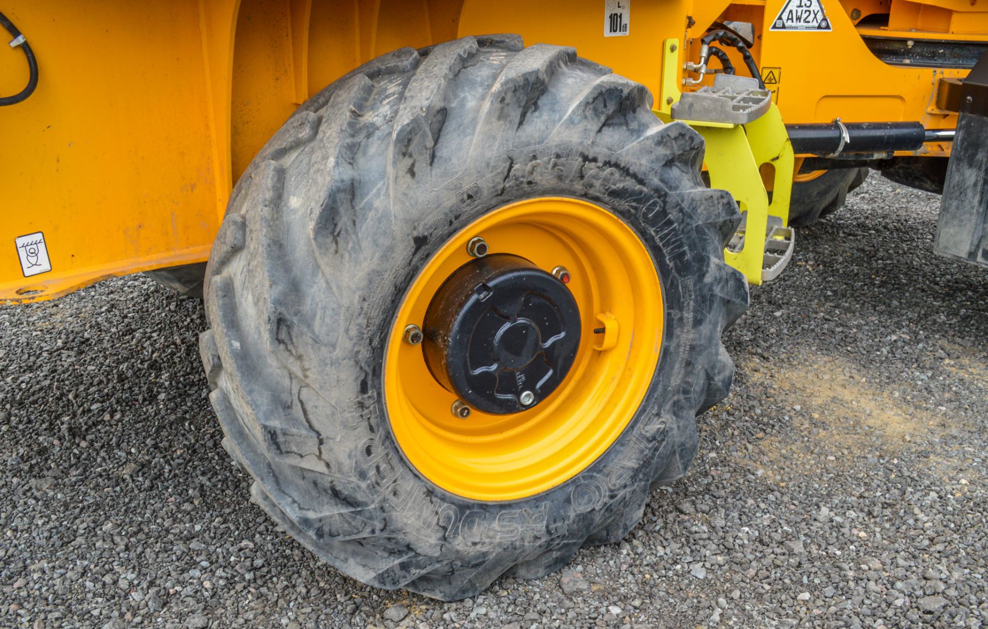 JCB 6 T-1 6 tonne swivel skip dumper Year: 2019 S/N: 2915349 Recorded Hours: 431 c/w: front facing - Image 11 of 19