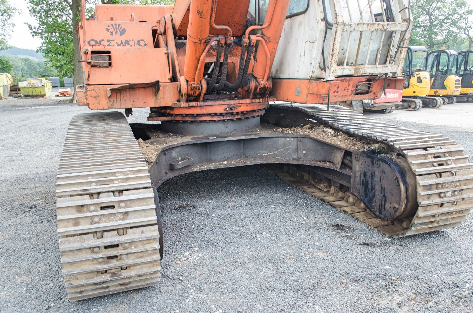 Daewoo SL400LC-III 40 tonne steel tracked excavator Year: 1997 S/N: 0260 c/w steel shear dipper arm - Image 13 of 21