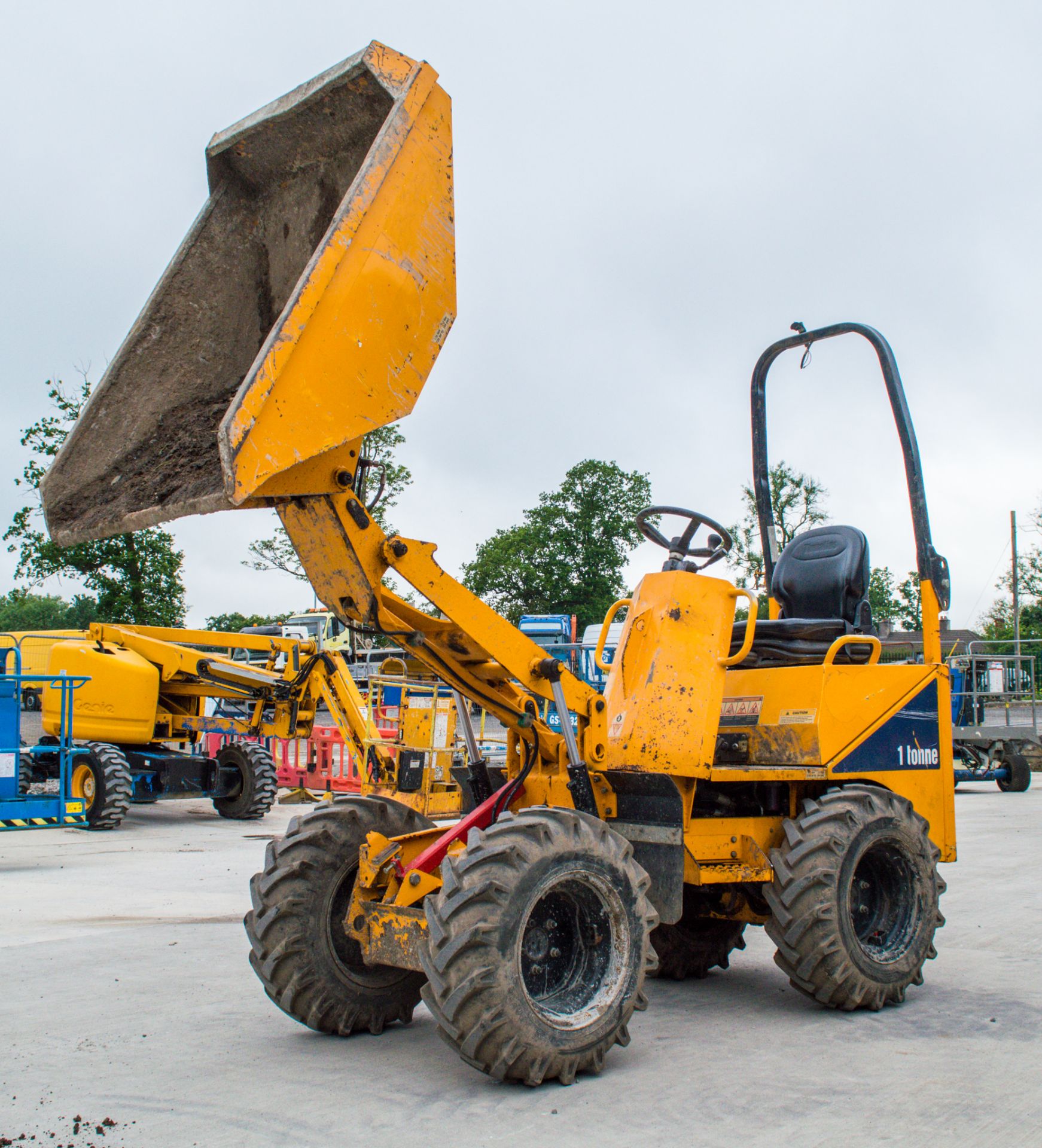 Thwaites 1 tonne hi - tip dumper  Year: 2016  S/N: 5598 Recorded Hours: 1330  DPR 113 - Image 11 of 14