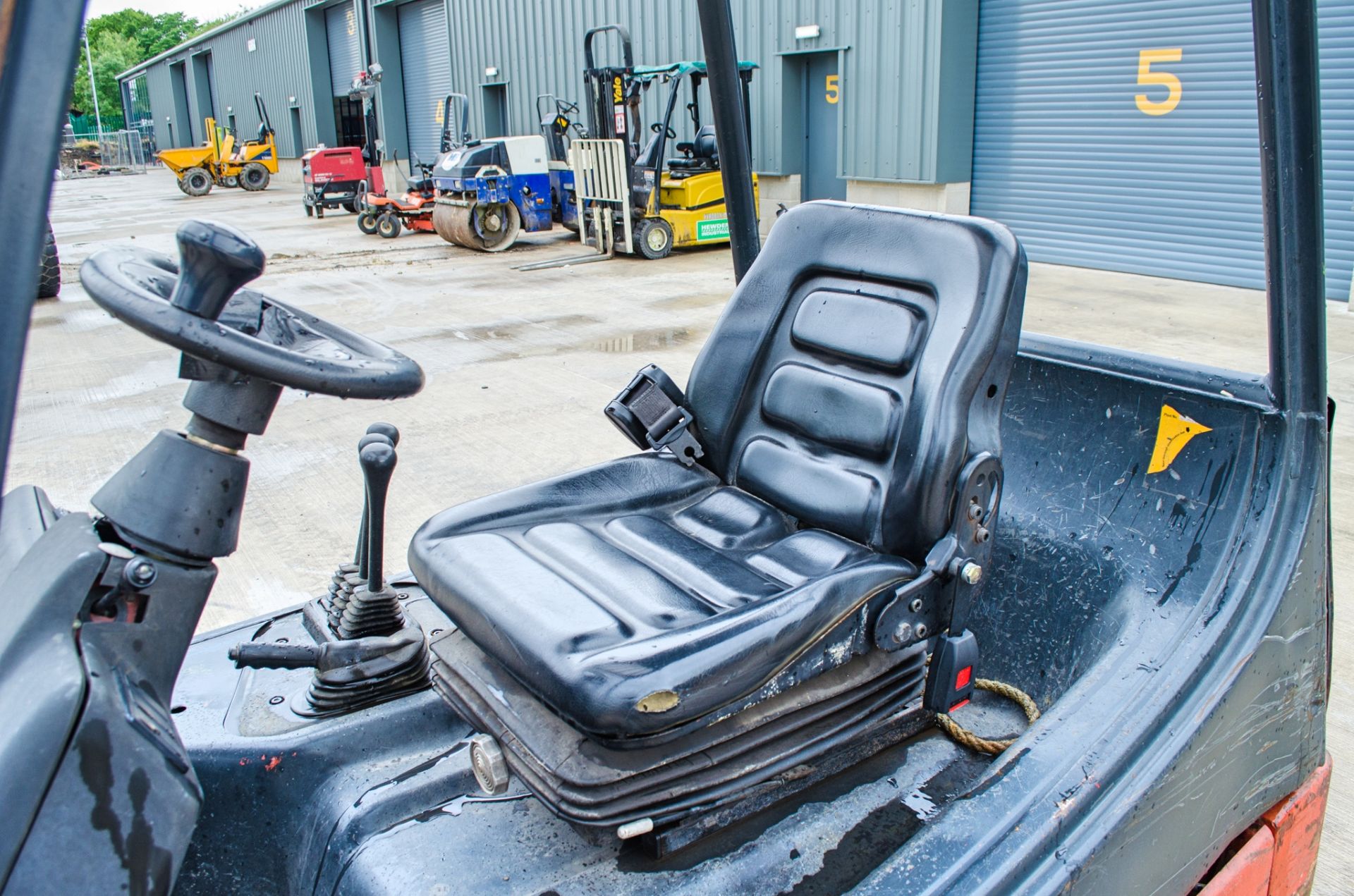 Lansing Linde E20 2 tonne battery electric fork lift truck Year: 1995 S/N: 1011720 Recorded Hours: - Image 11 of 14