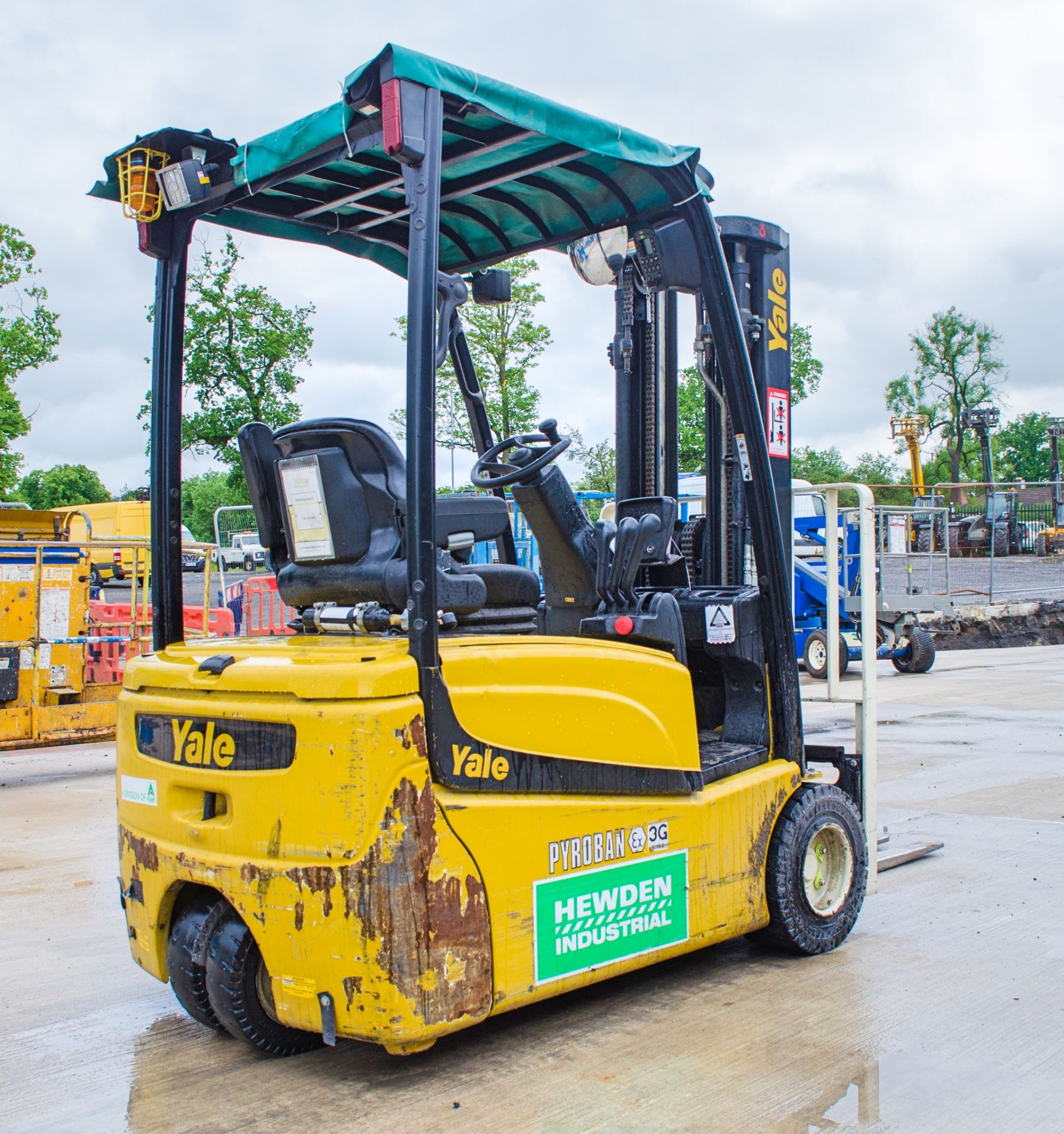 Yale ERP 18VT battery electric fork lift truck Year: 2013 S/N: 5445L Recorded Hours: c/w charger & - Image 3 of 16