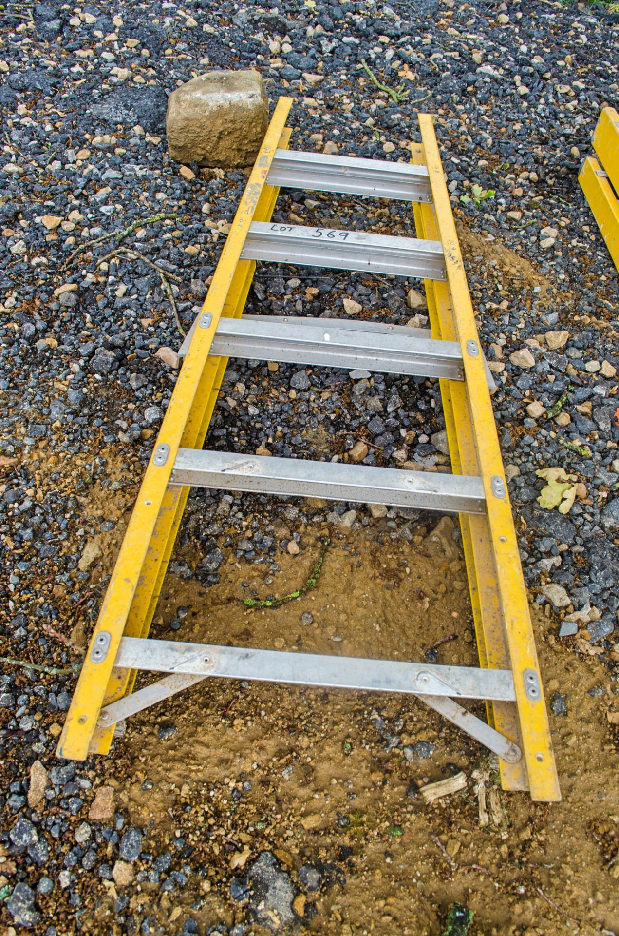 5 tread glass fibre framed step ladder 1410-5767