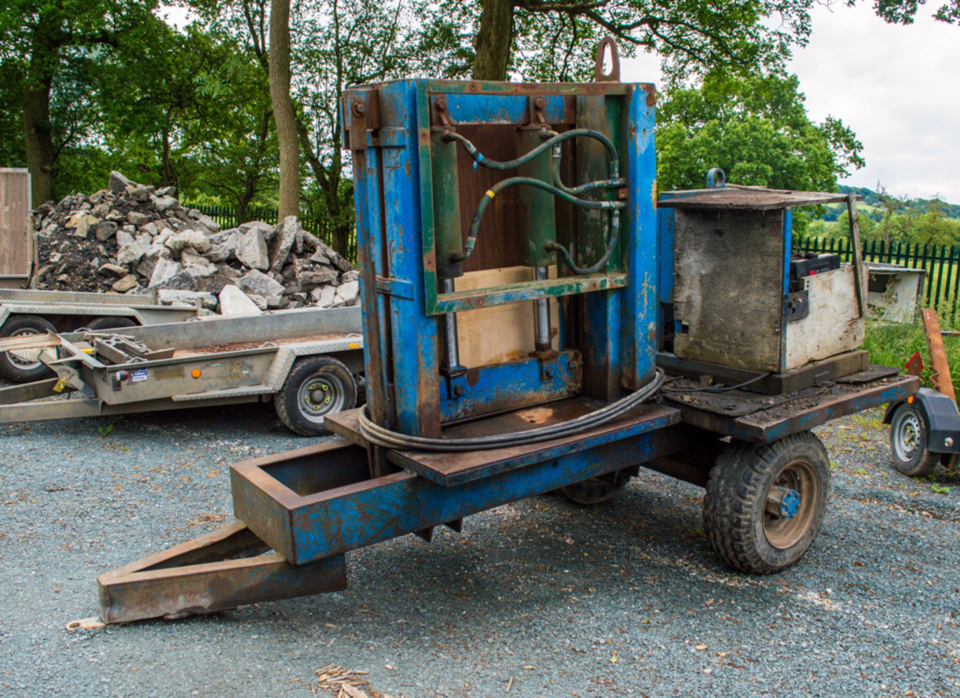 Diesel driven hydraulic stone cropper