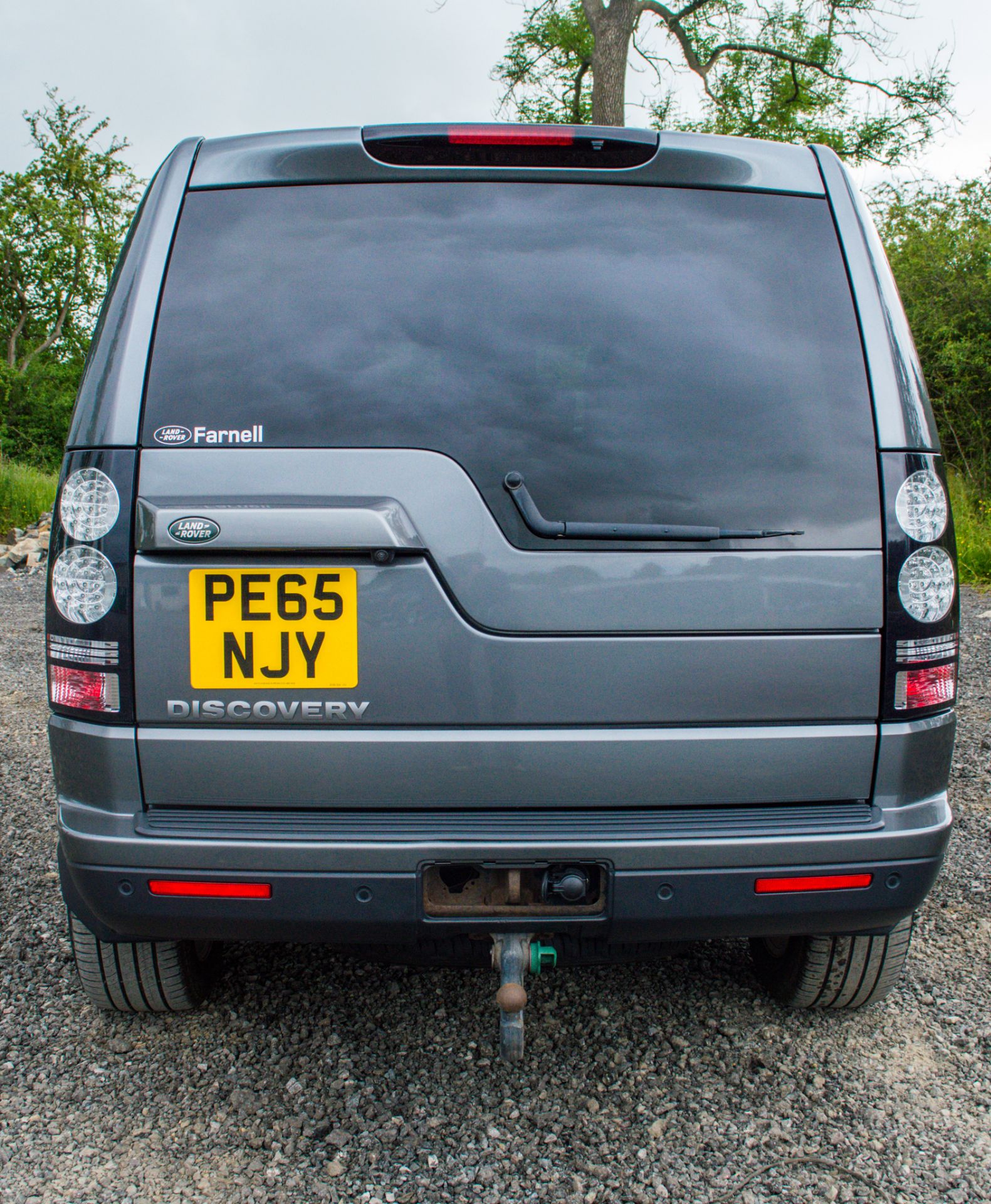 Land Rover Discovery 4 SE 3.0 TDV6 Commercial 4 wheel drive utility vehicle  Reg No: PE 65 NJY  Date - Image 6 of 23