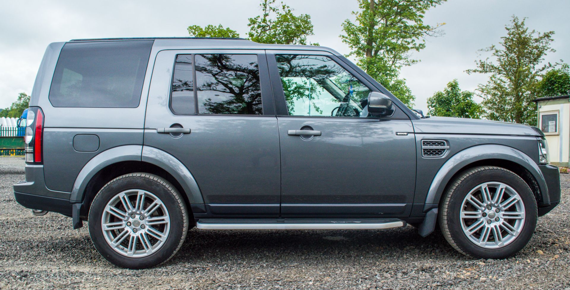 Land Rover Discovery 4 SE 3.0 TDV6 Commercial 4 wheel drive utility vehicle  Reg No: PE 65 NJY  Date - Image 7 of 23