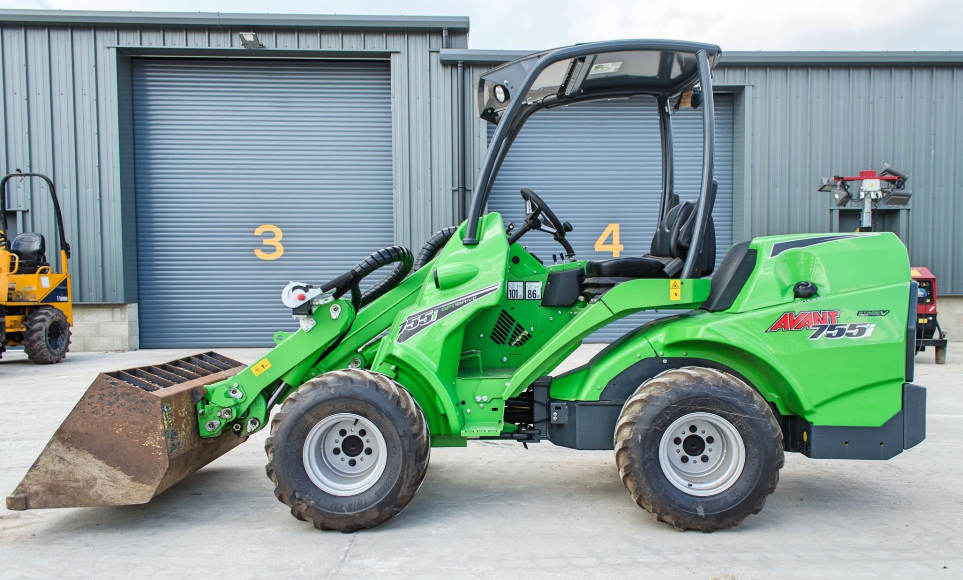 Avant 755i compact wheel loader Year: 2020 S/N: 100462 Recorded Hours: 174 - Image 7 of 19