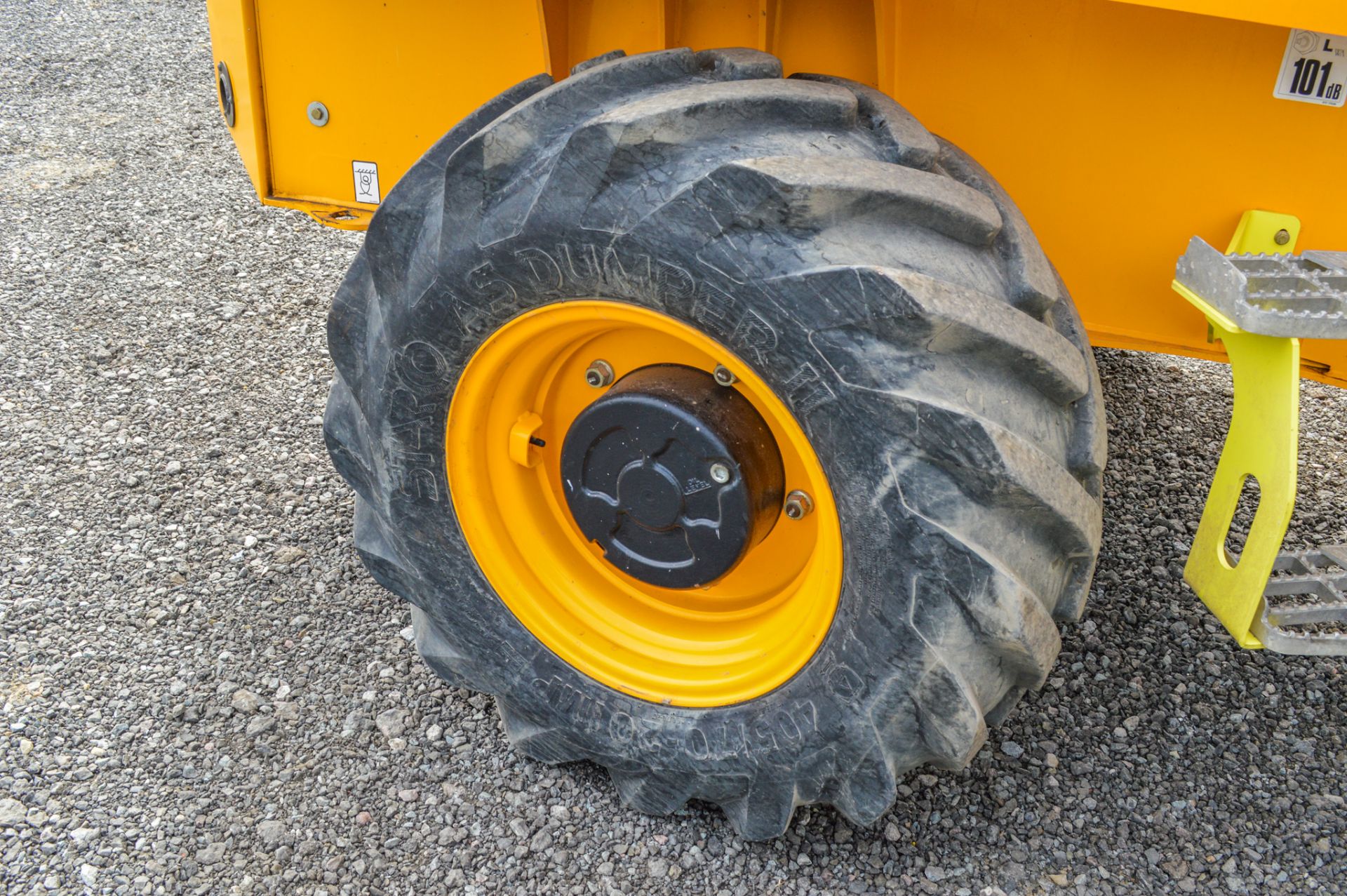 JCB 6 T-1 6 tonne swivel skip dumper Year: 2019 S/N: 2915367 Recorded Hours: 450 c/w: front facing - Image 12 of 17