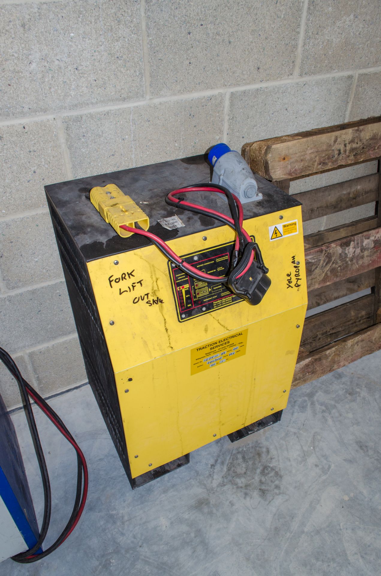 Yale ERP 18VT battery electric fork lift truck Year: 2013 S/N: 5445L Recorded Hours: c/w charger & - Image 16 of 16