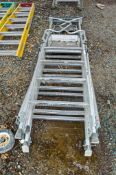 Extending aluminium step ladder