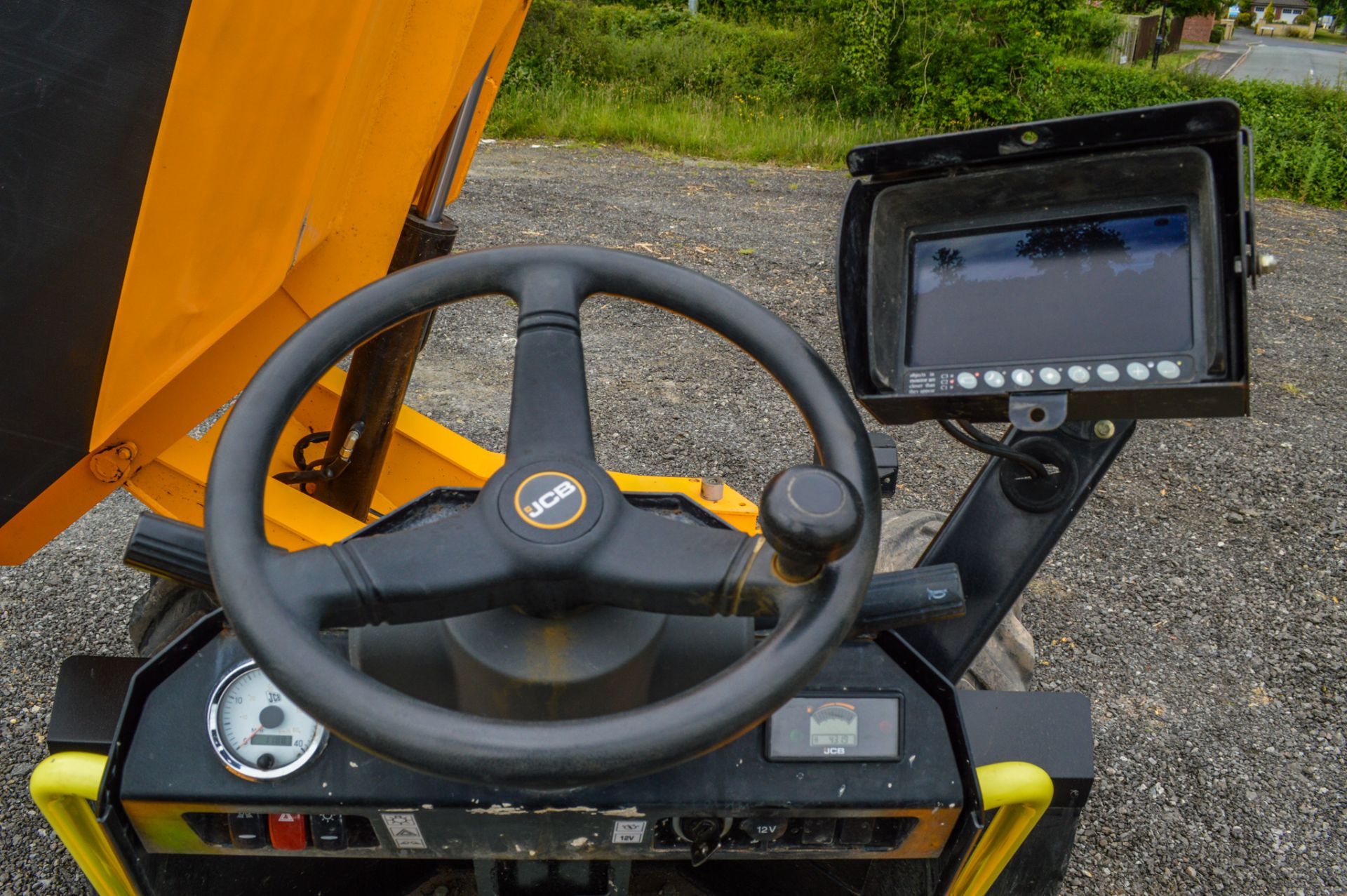 JCB 6 T-1 6 tonne swivel skip dumper Year: 2019 S/N: 2915349 Recorded Hours: 431 c/w: front facing - Image 18 of 19