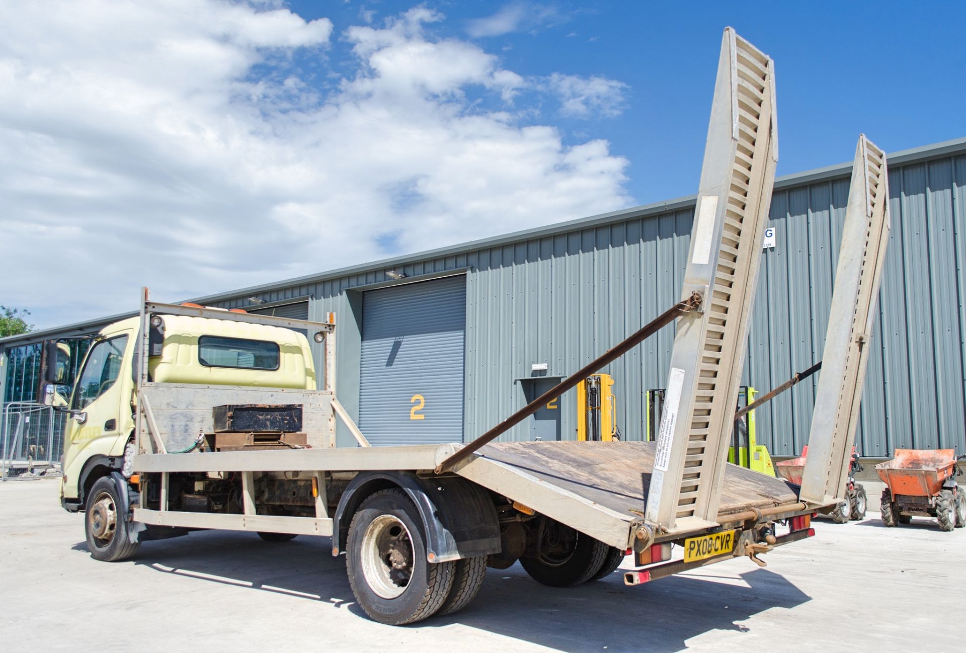 Hino 7.5 tonne beaver tail plant lorry Registration Number: PX08 CVR Date of Registration: 14.07. - Image 3 of 22